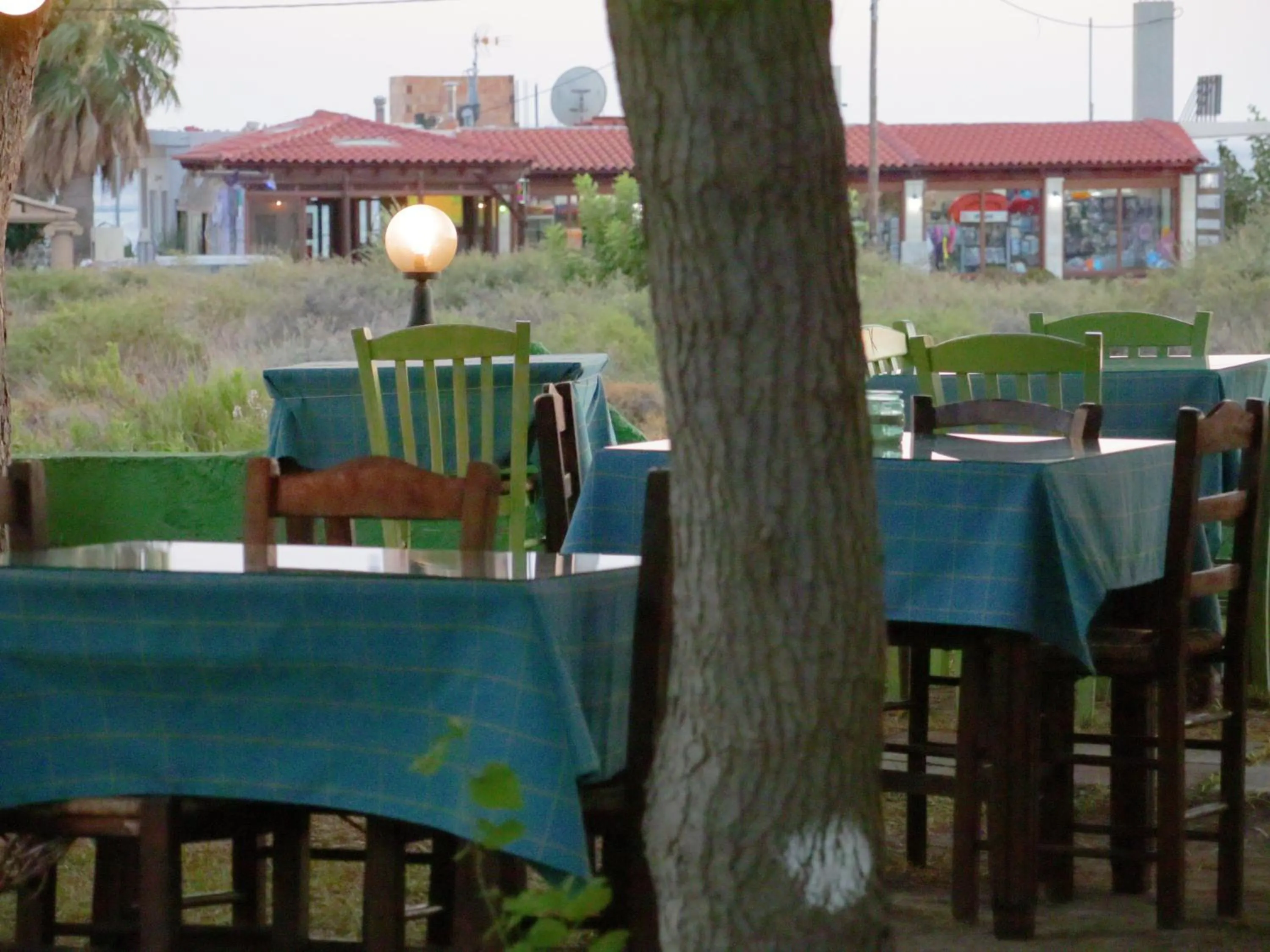 Restaurant/places to eat in Ledakis Studios