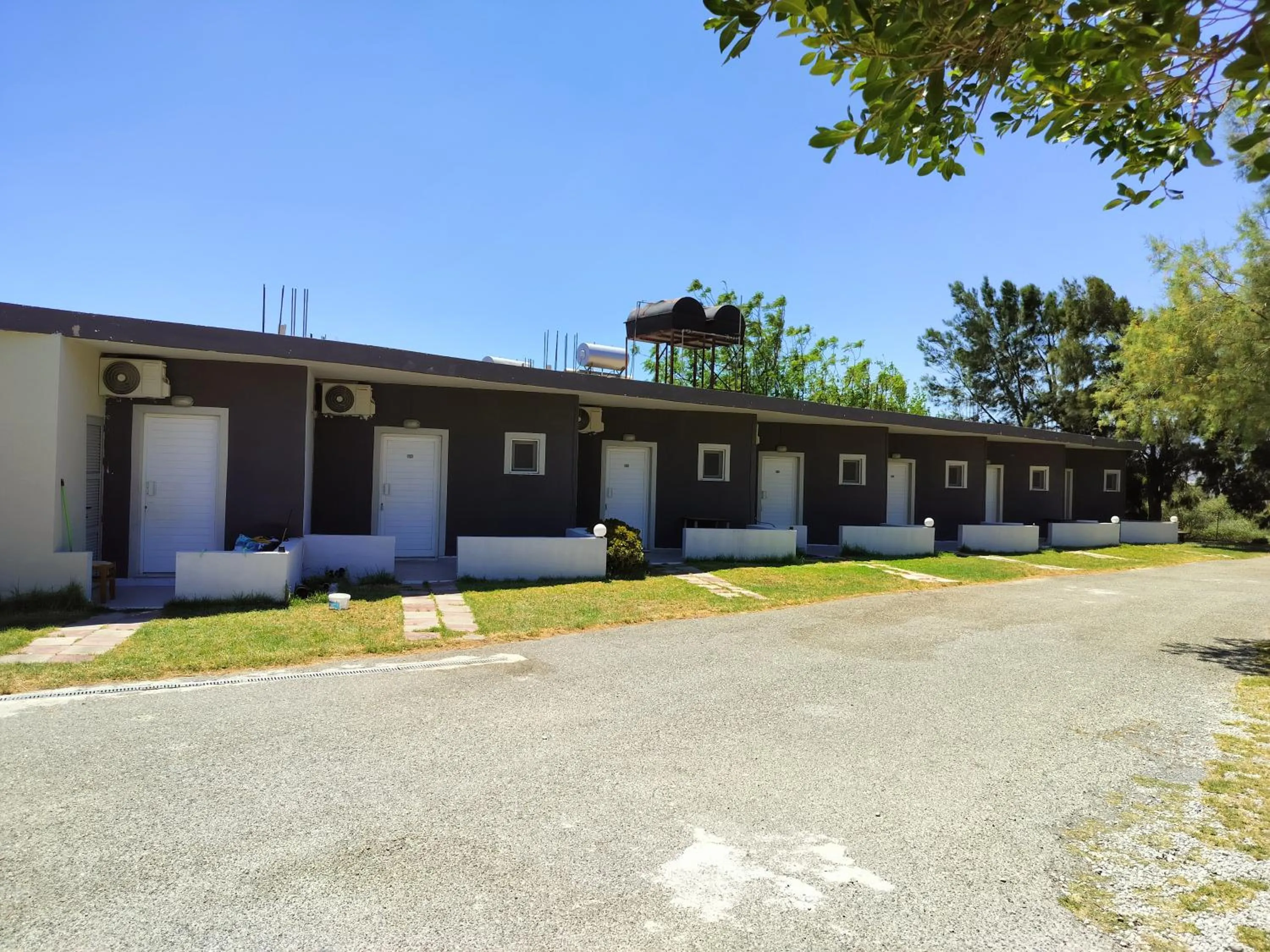 Ledakis Studios