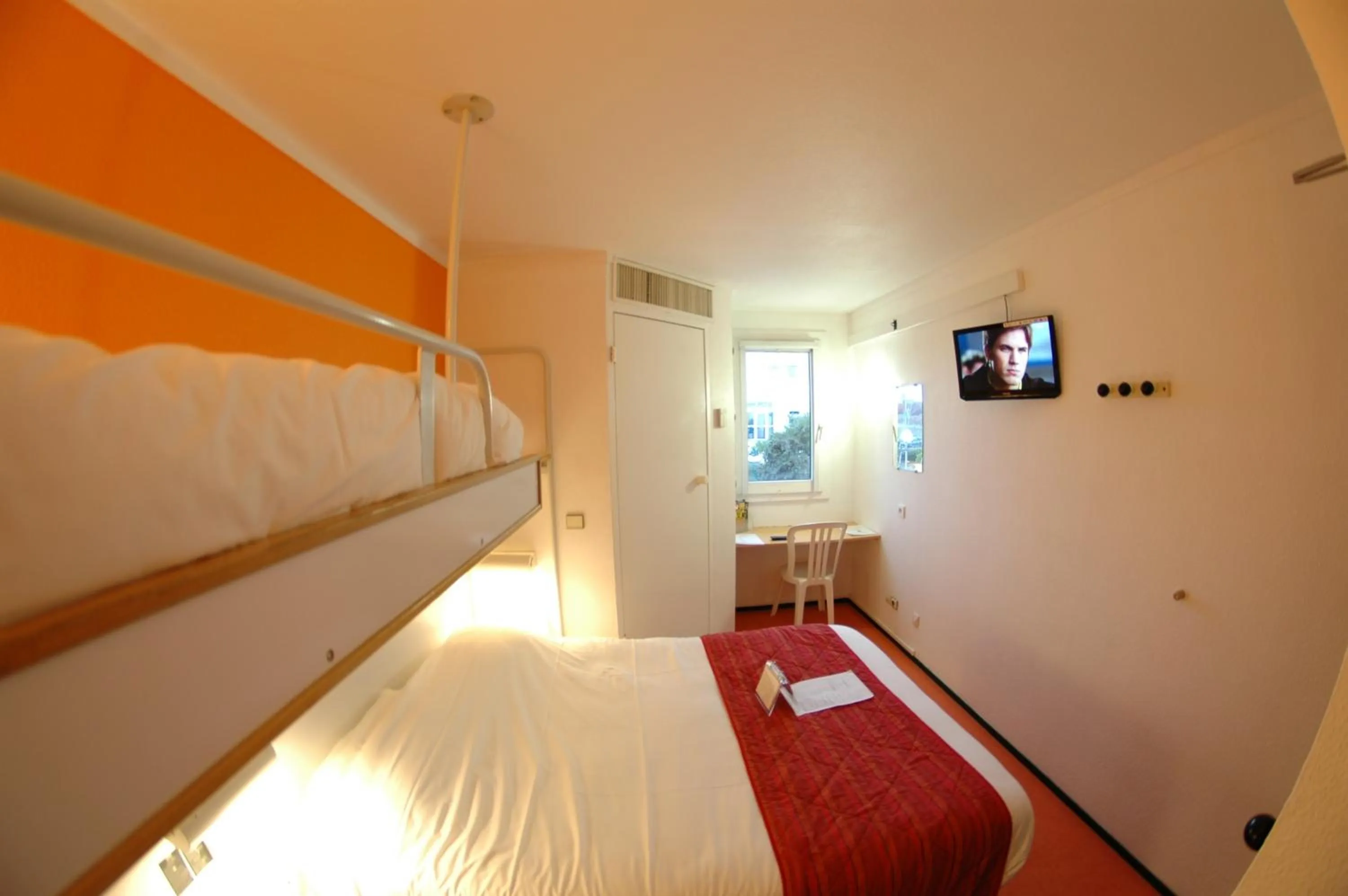 Photo of the whole room, Bed in Hôtel Eco Relais - Pau Nord