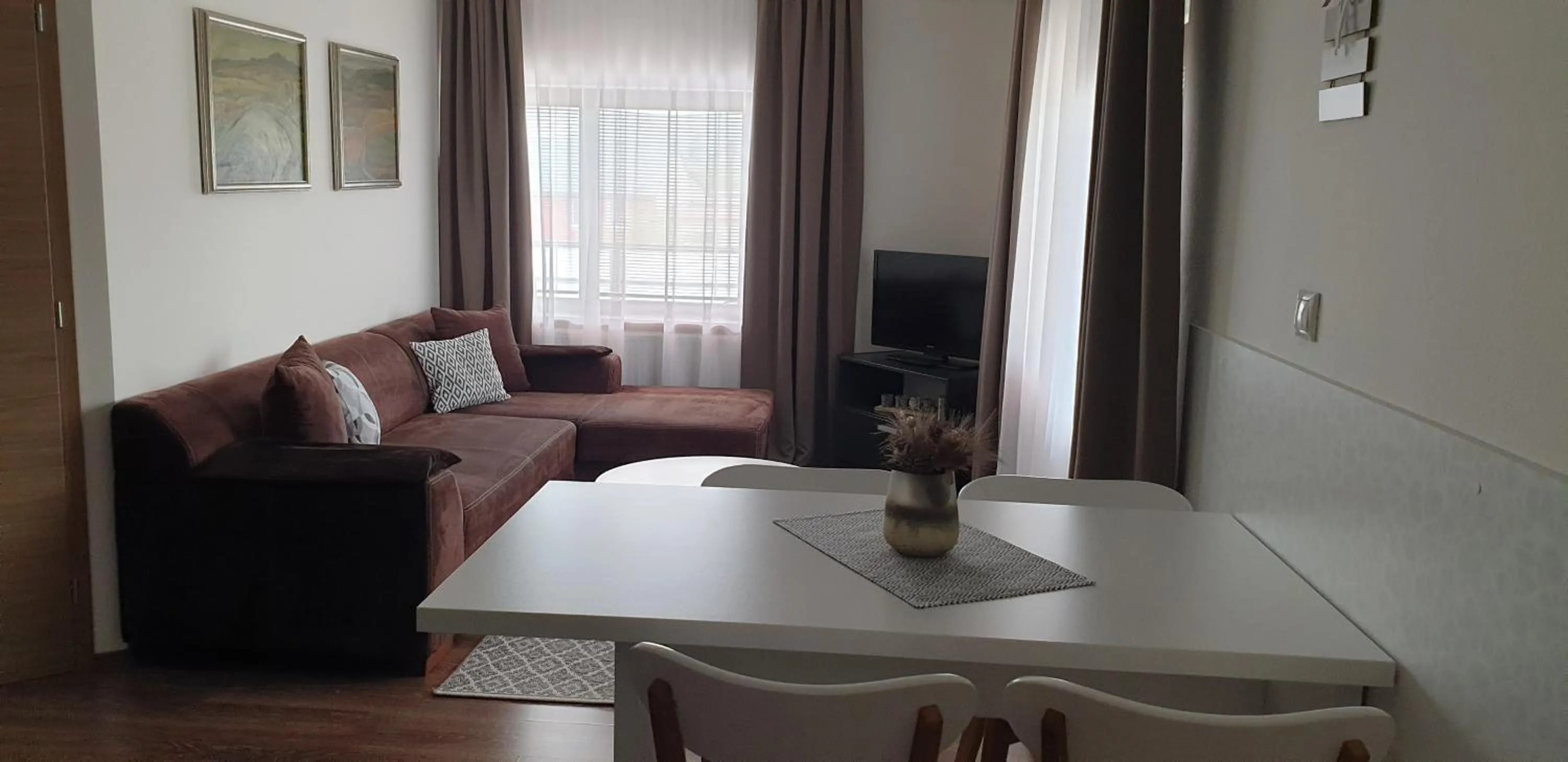 Superior Two-Bedroom Apartment in Apartman Valnela