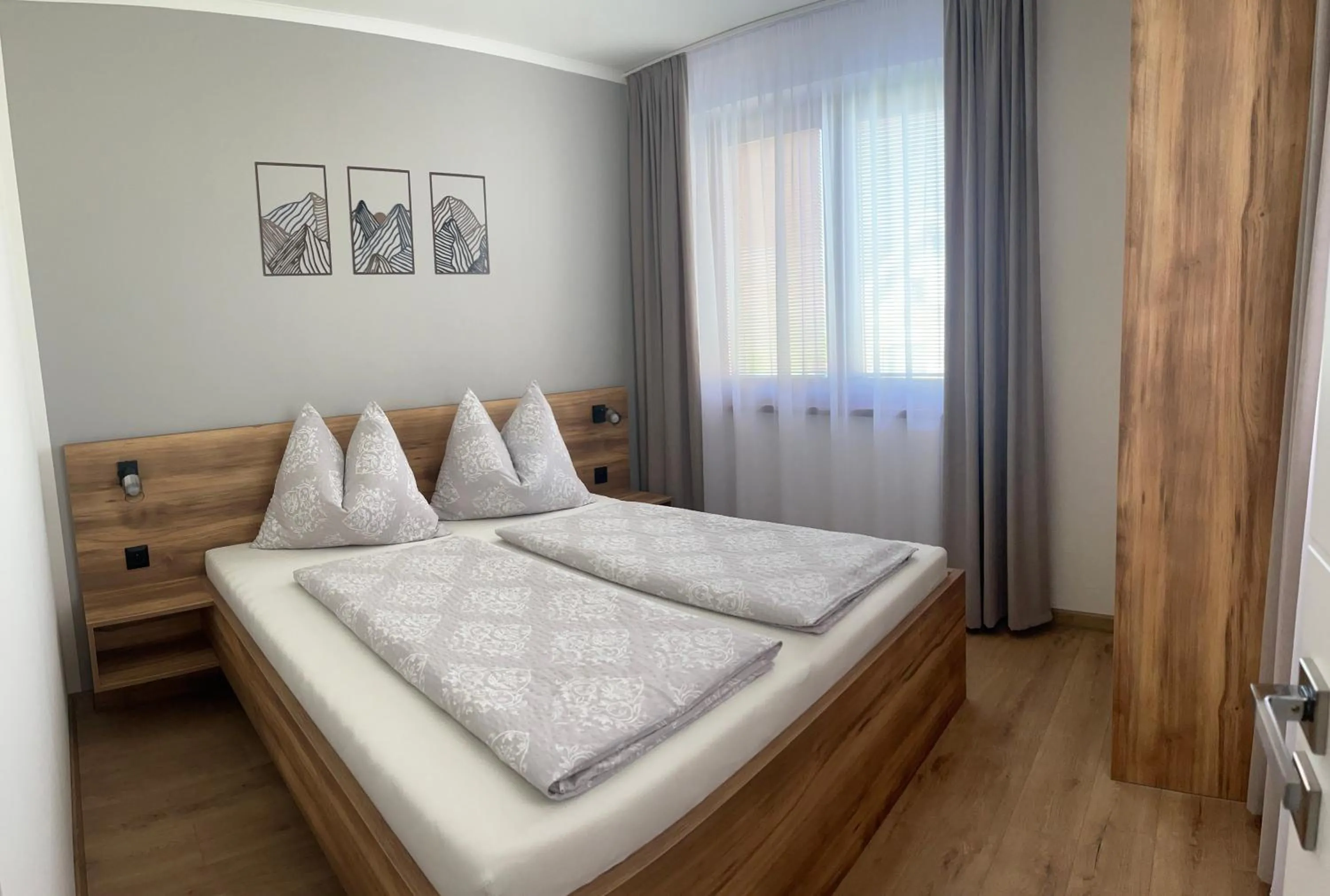 Two-Bedroom Apartment in Apartman Valnela