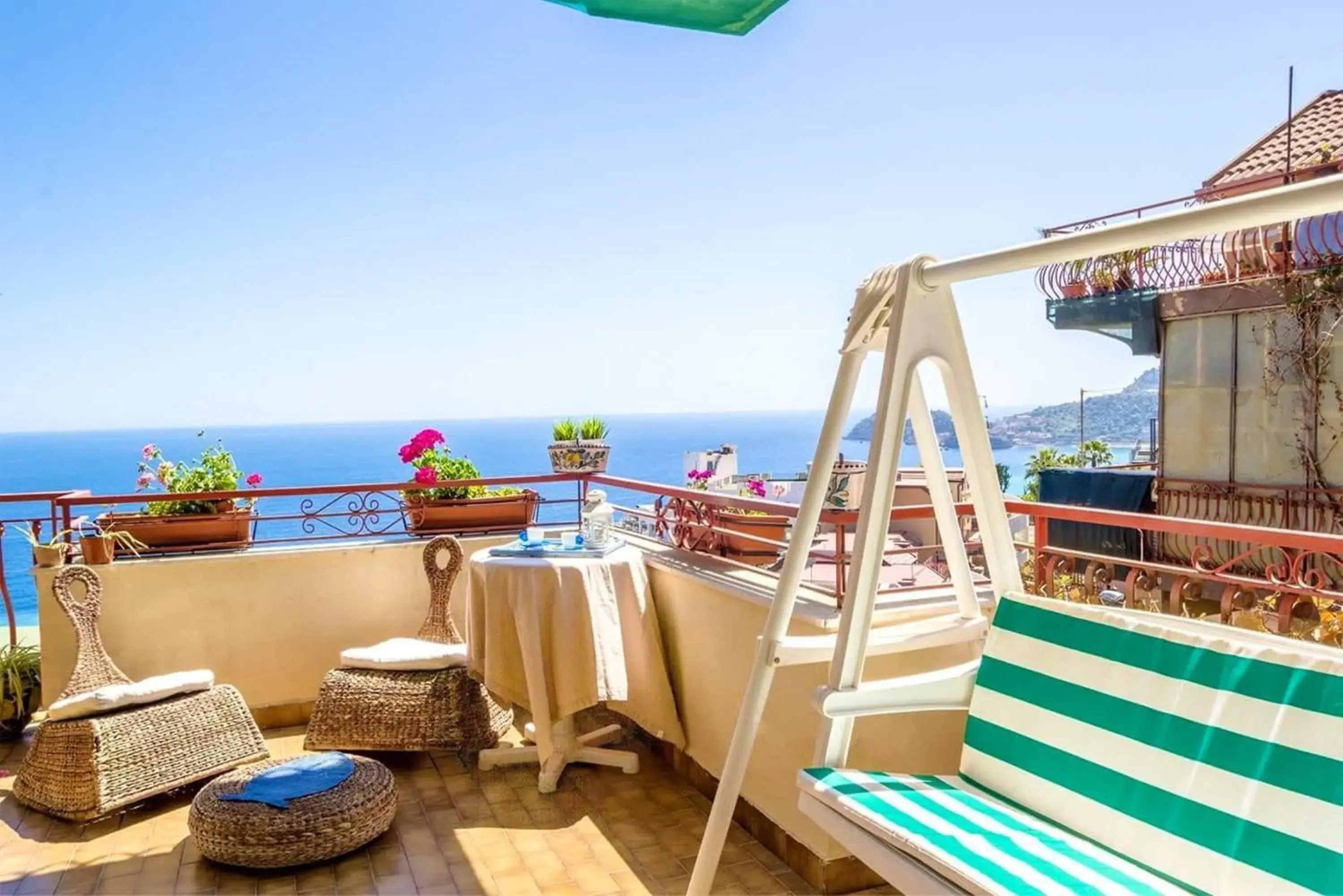Charming seaside house in Letojanni with terrace Charming seaside house in Letojanni with terrace