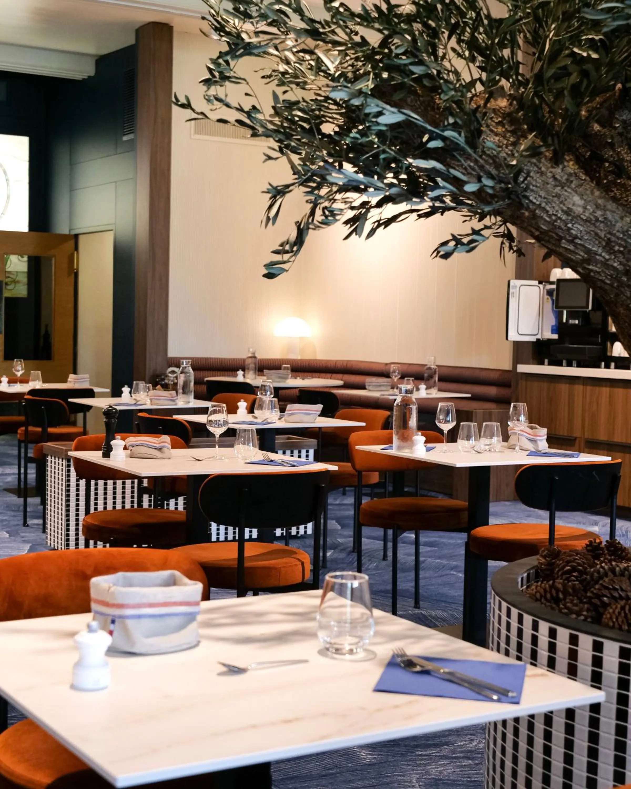 Restaurant/places to eat in Hotel des Eaux