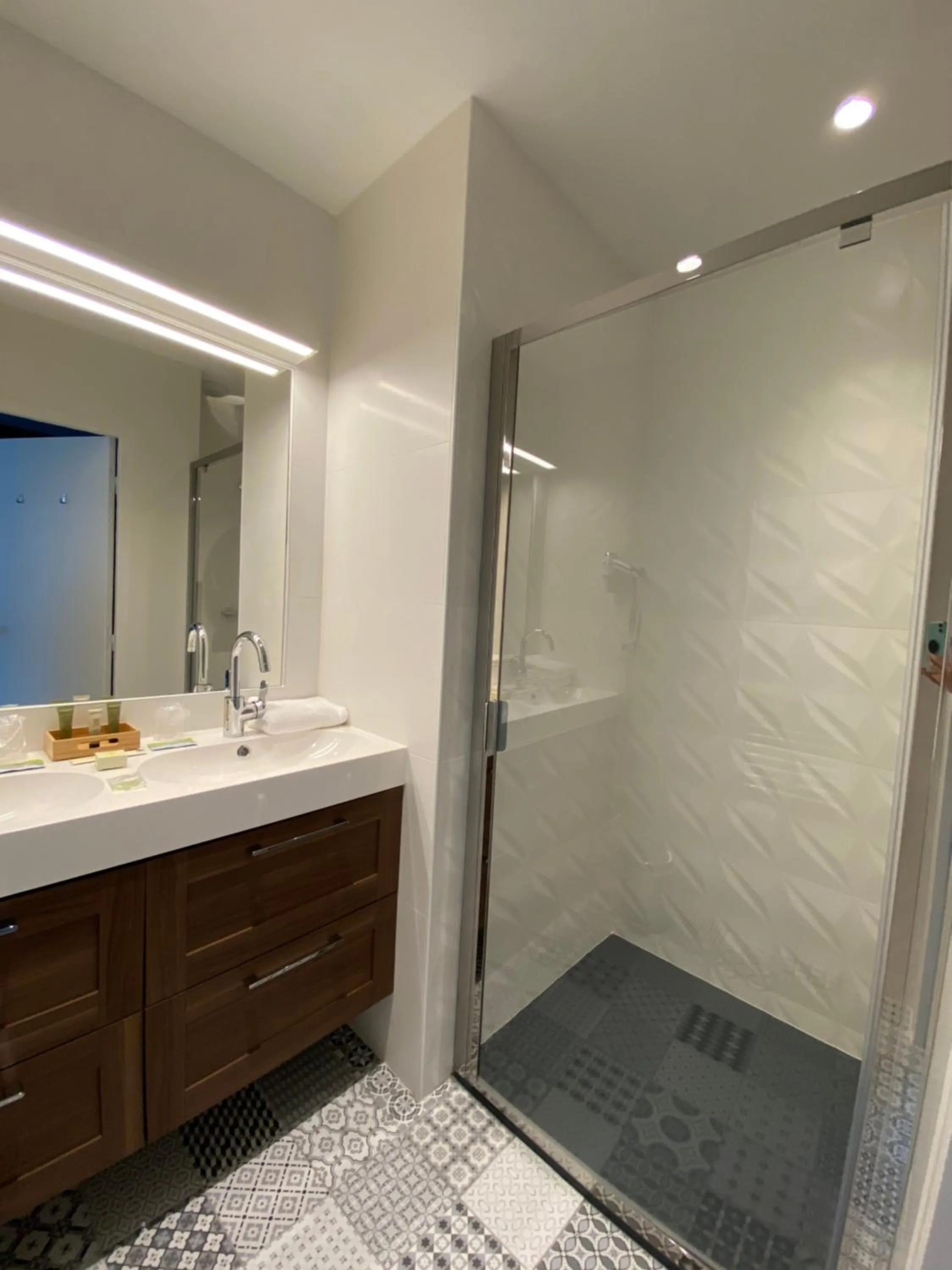 Shower in Hotel des Eaux