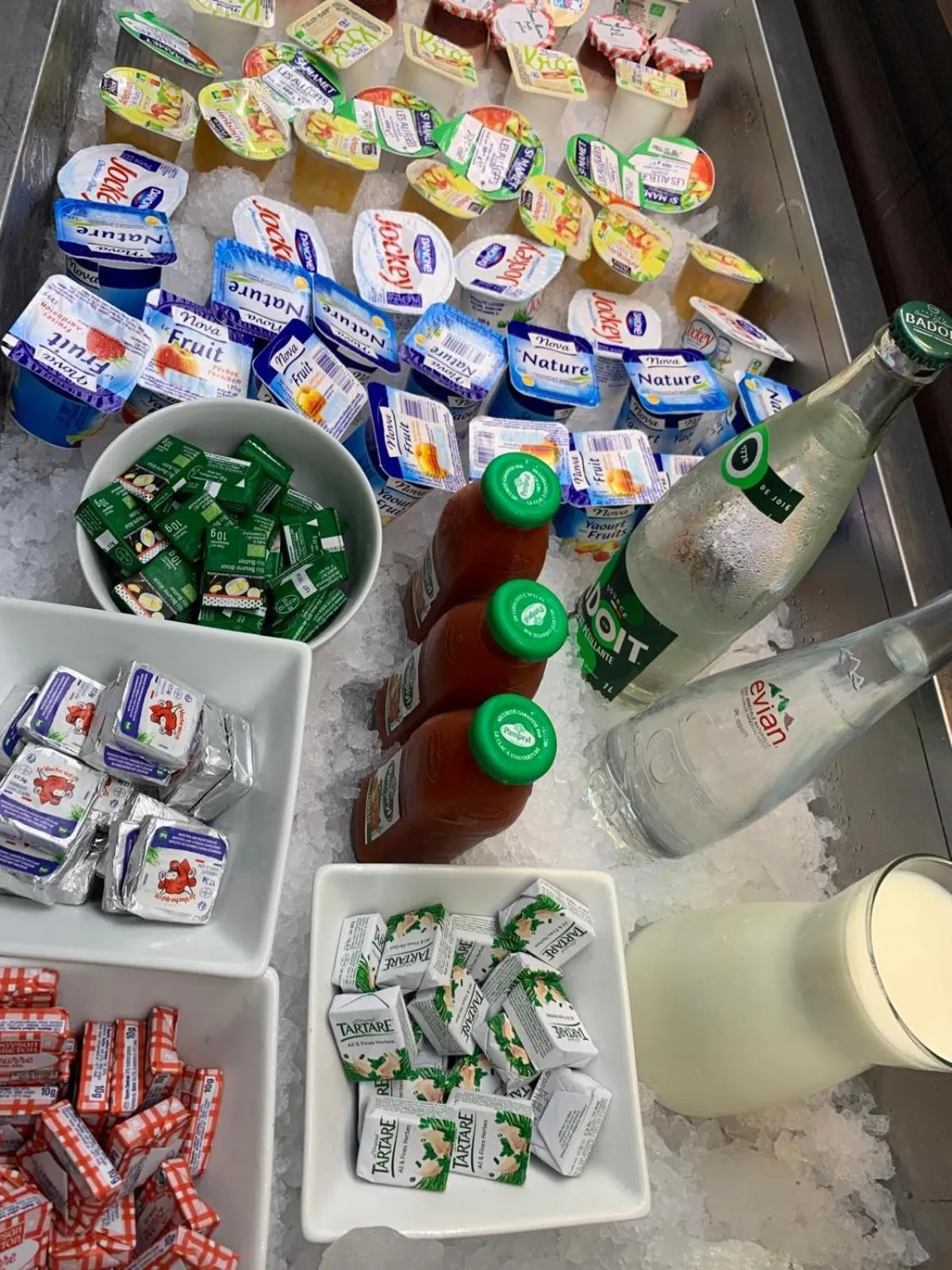 Breakfast in Enzo Hôtels Premier Prix - Logis Amnéville