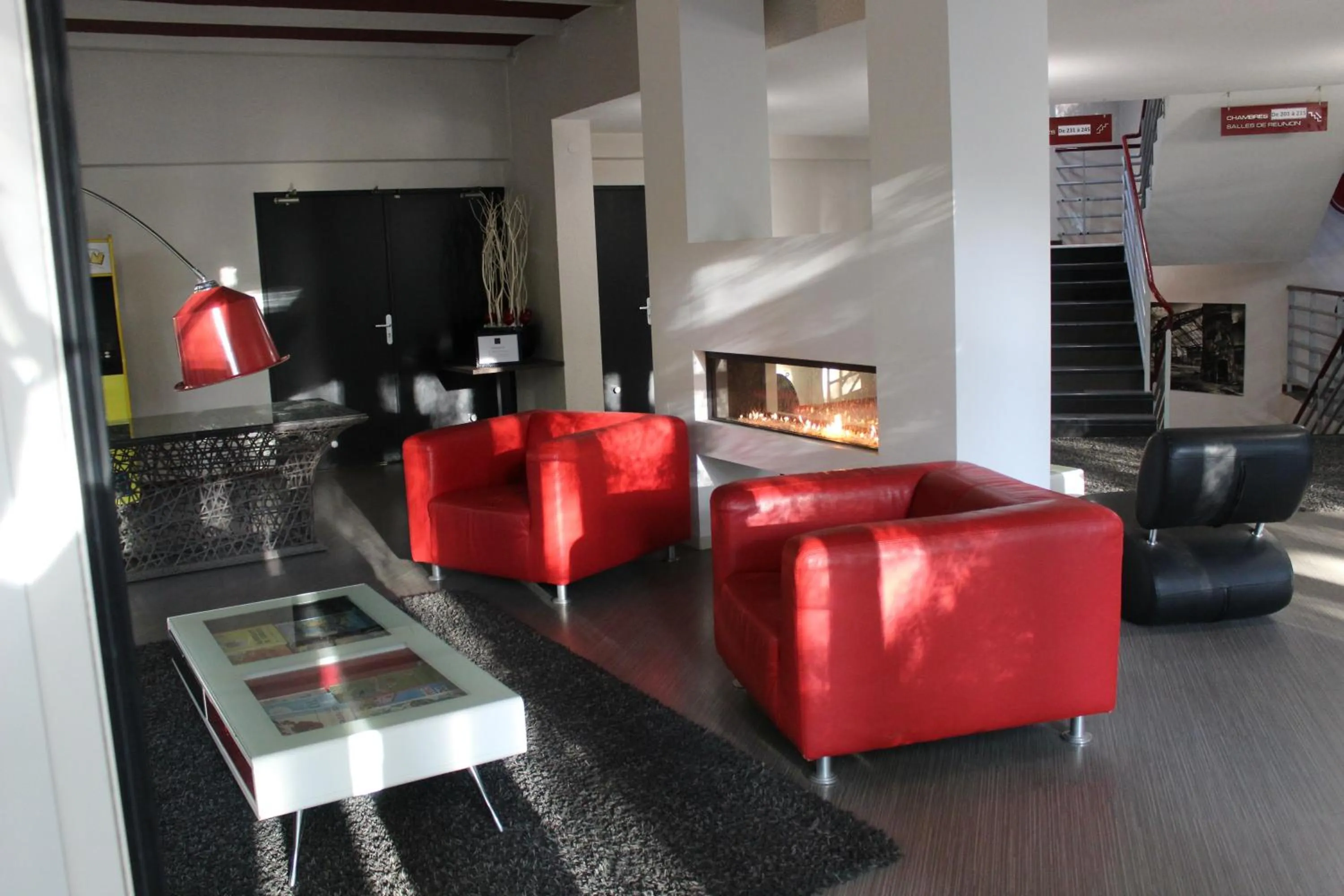 Living room in Enzo Hôtels Premier Prix - Logis Amnéville