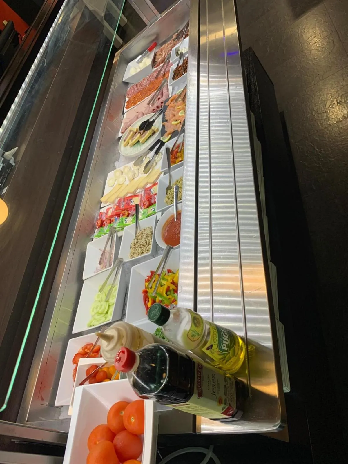 Breakfast in Enzo Hôtels Premier Prix - Logis Amnéville