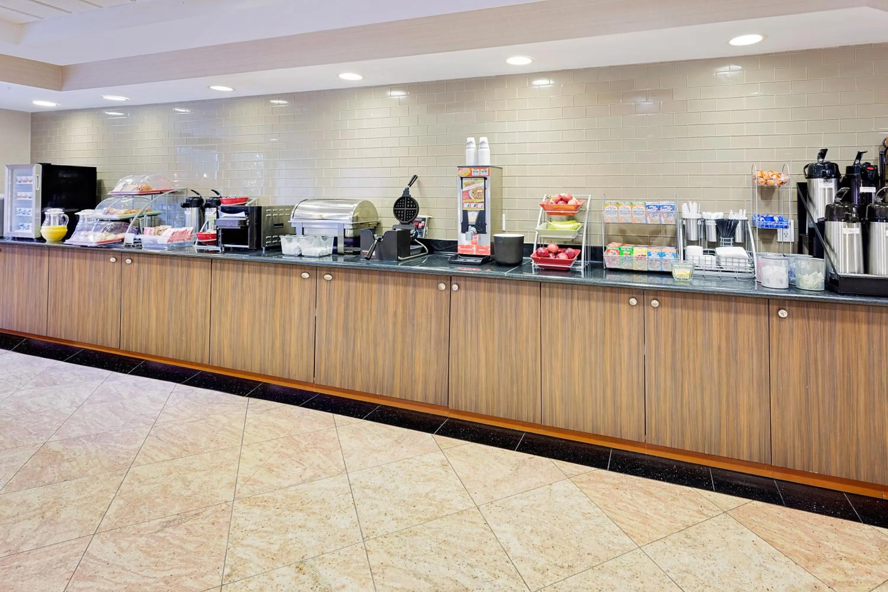 Continental breakfast in Wingate by Wyndham - Arlington Heights