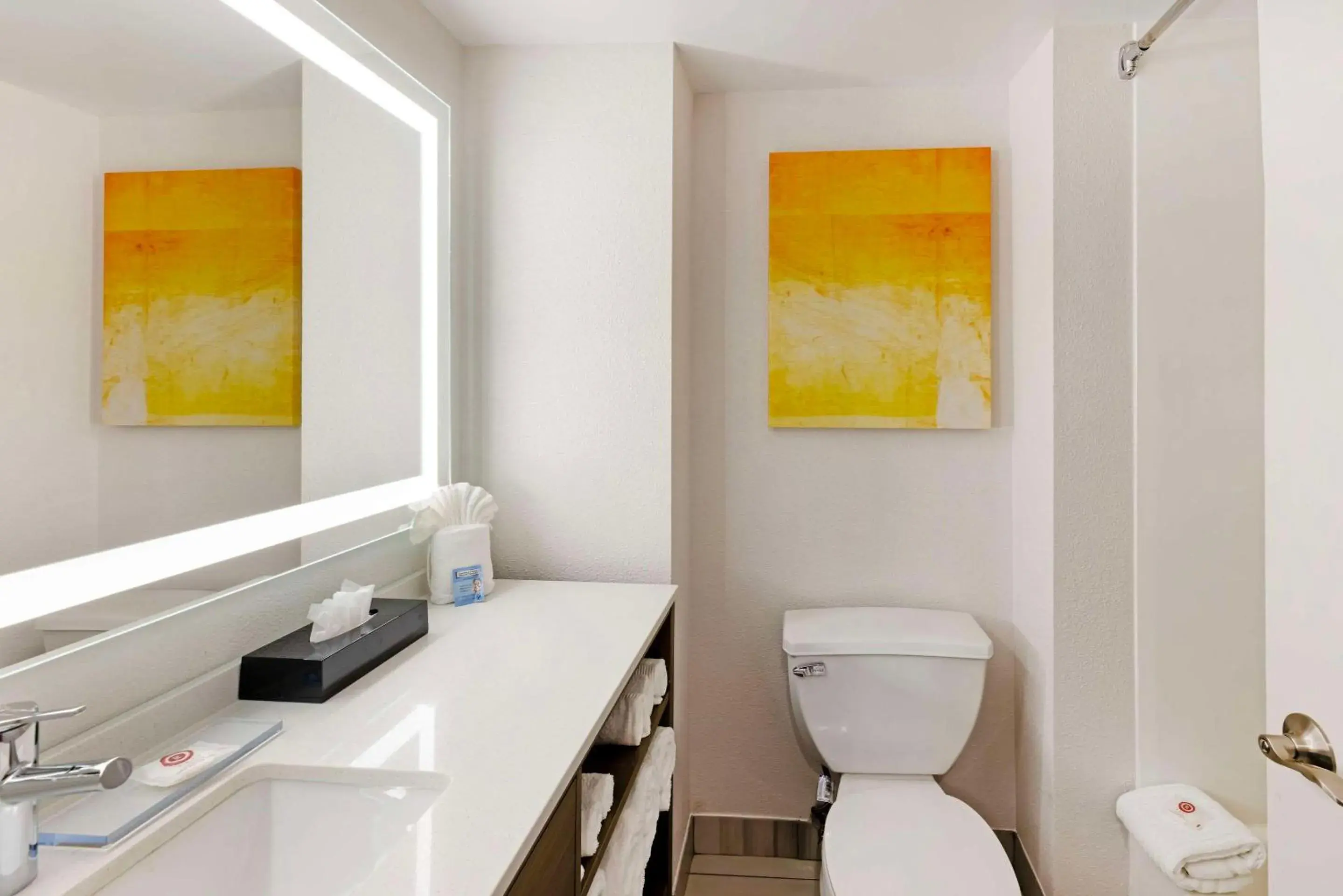 Bedroom in Wingate by Wyndham - Arlington Heights Bedroom in Wingate by Wyndham - Arlington Heights