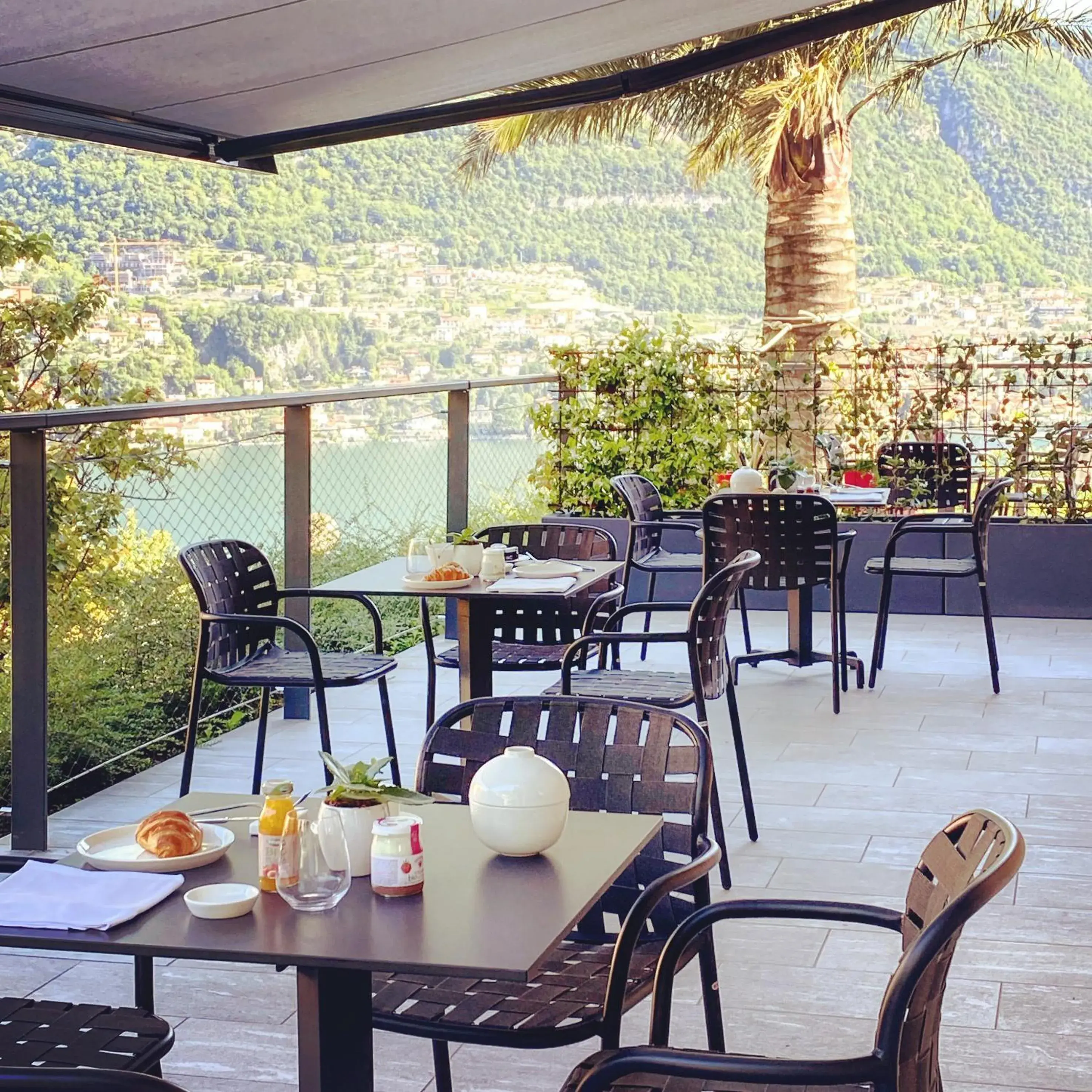 Restaurant/places to eat in Hotel Lago Restaurant/places to eat in Hotel Lago