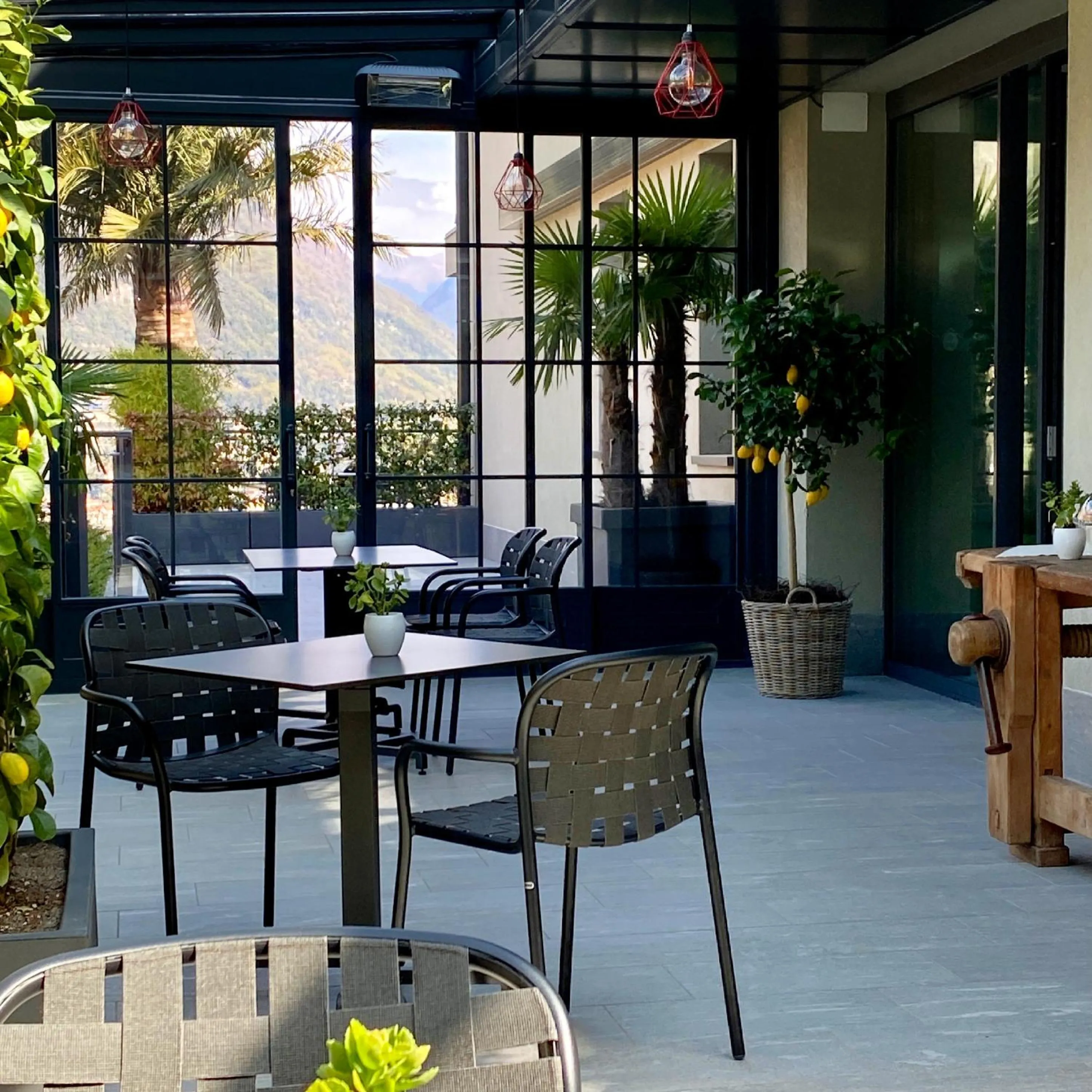 Restaurant/places to eat in Hotel Lago