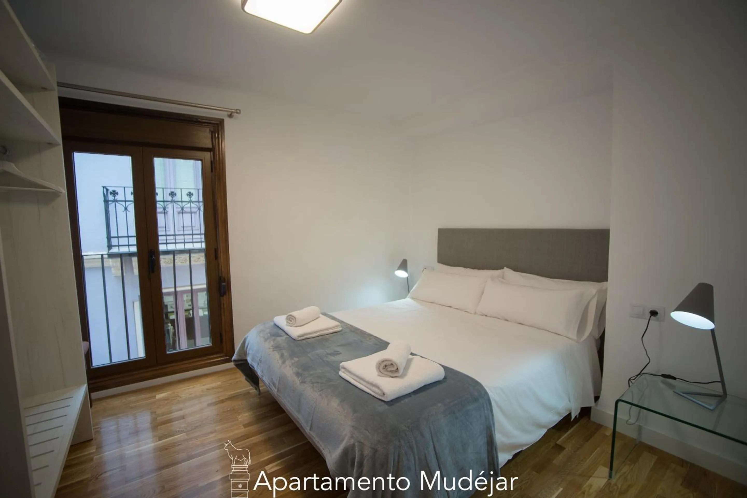 Bedroom, Bed in Apartamentos Plaza del Torico Teruel