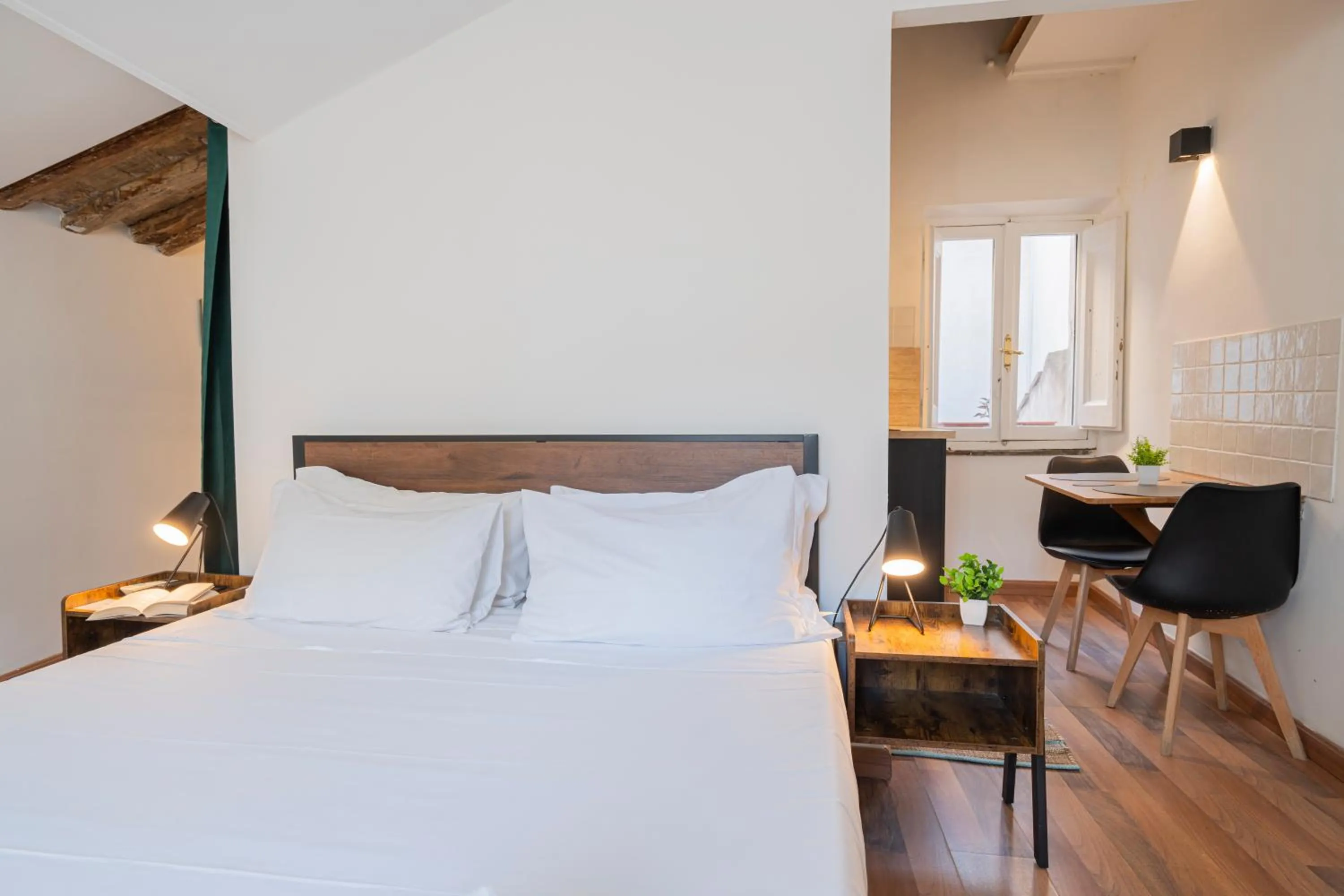 Bedroom, Bed in Campo de' Fiori 34