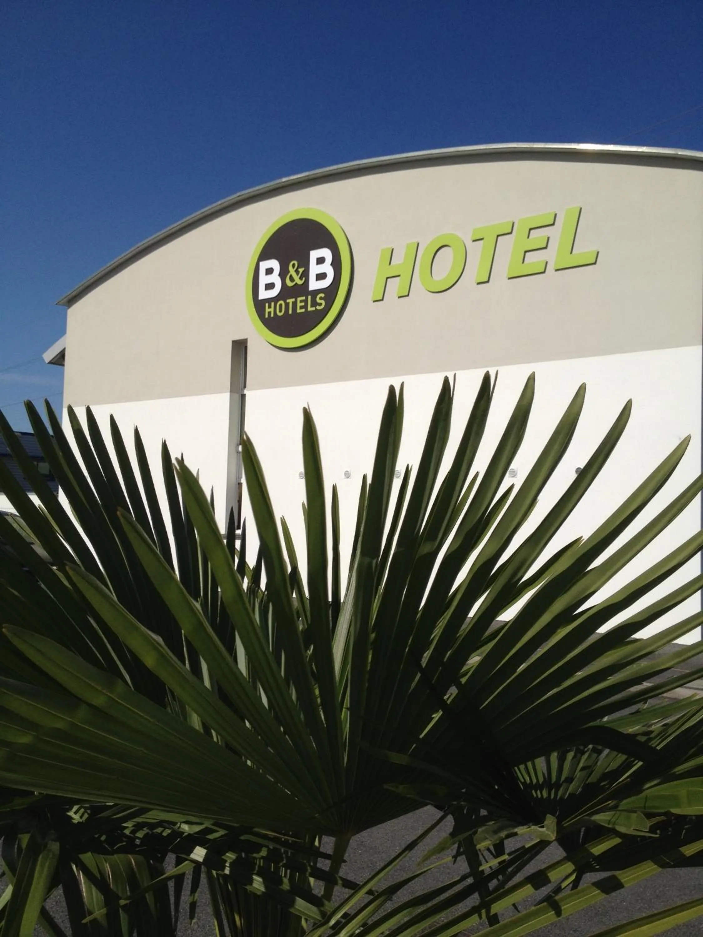 Property building in B&B HOTEL Pau Lescar