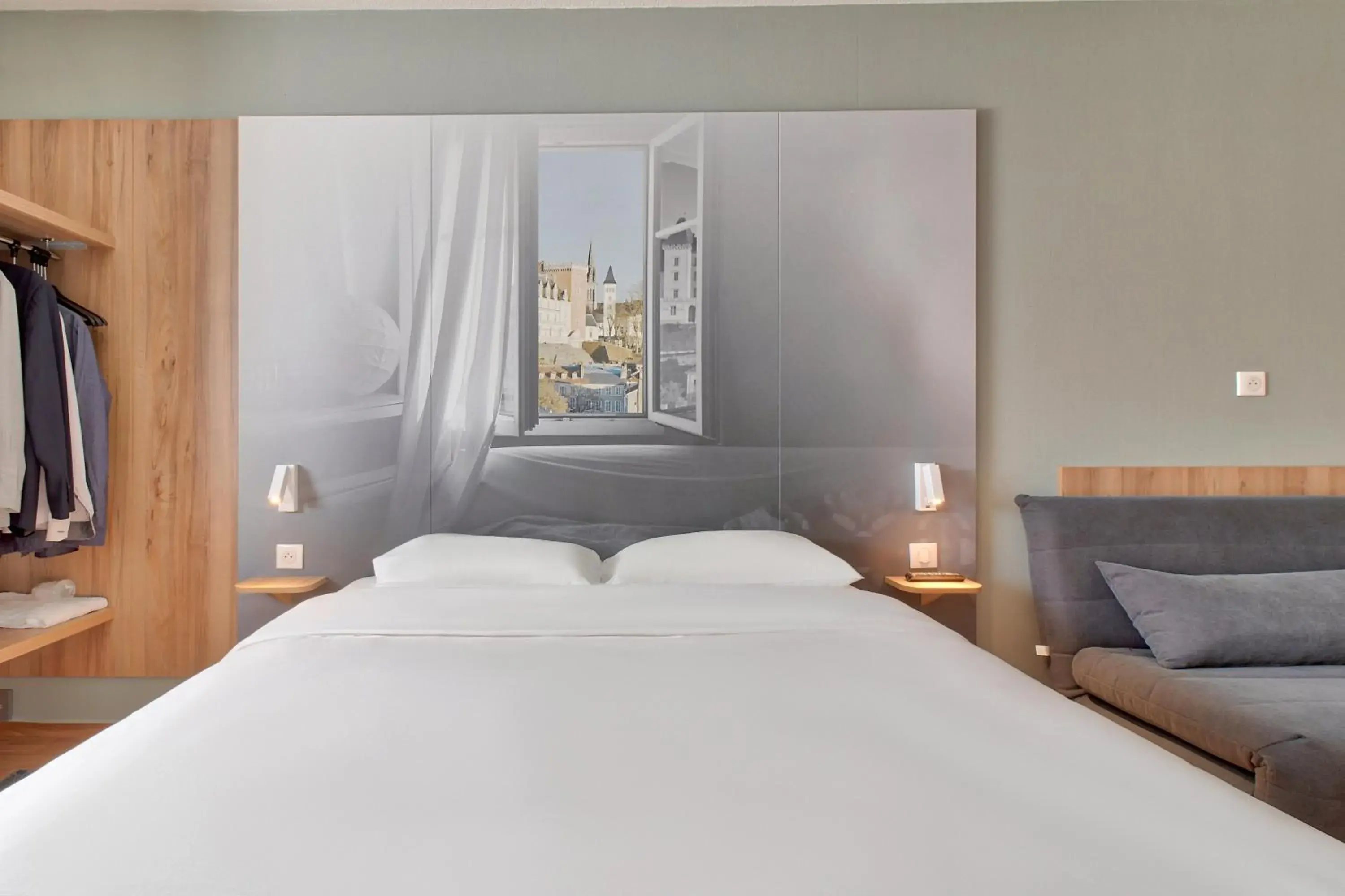 Bedroom, Bed in B&B HOTEL Pau Lescar Bedroom, Bed in B&B HOTEL Pau Lescar