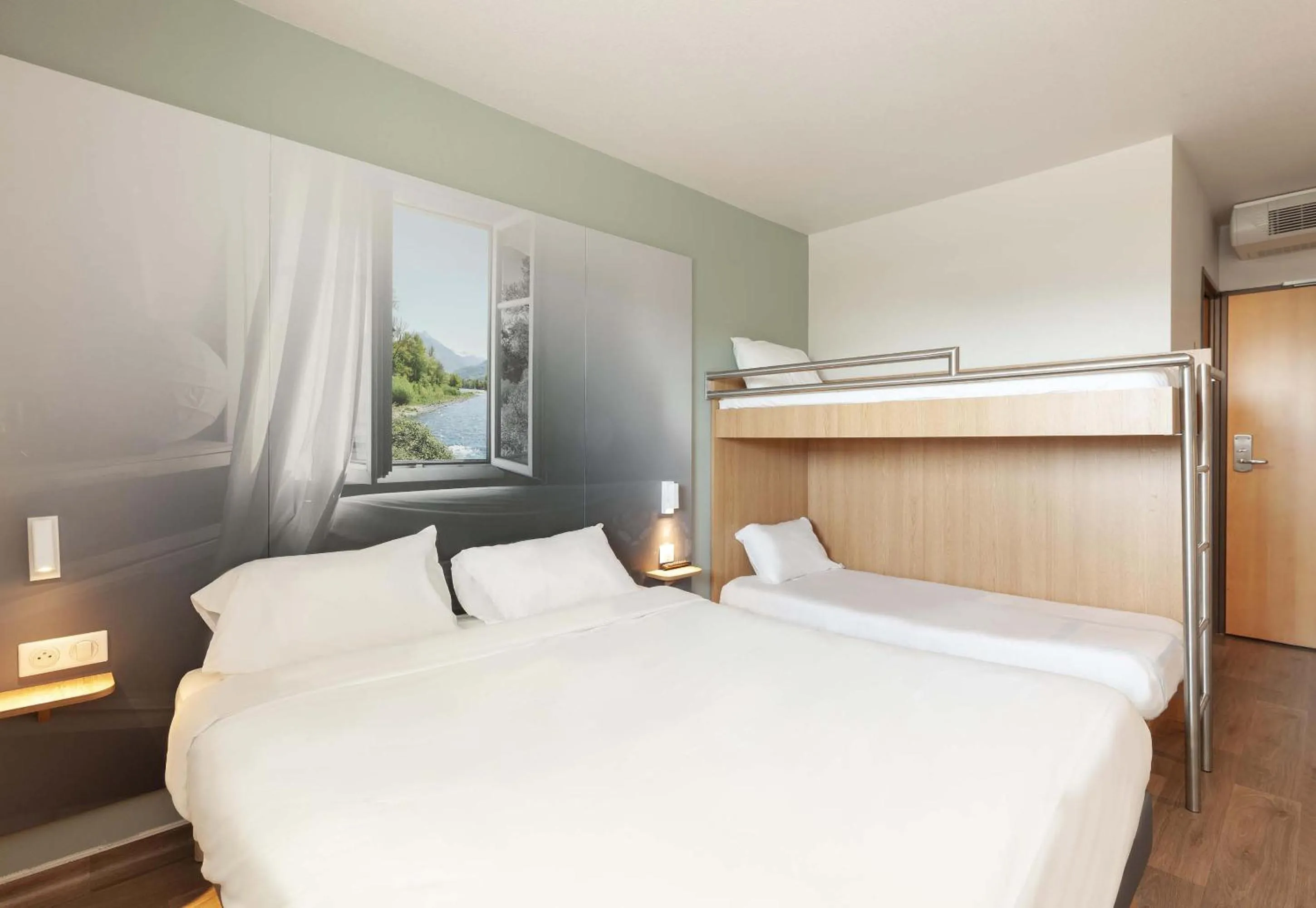 Bedroom, Bed in B&B HOTEL Pau Lescar