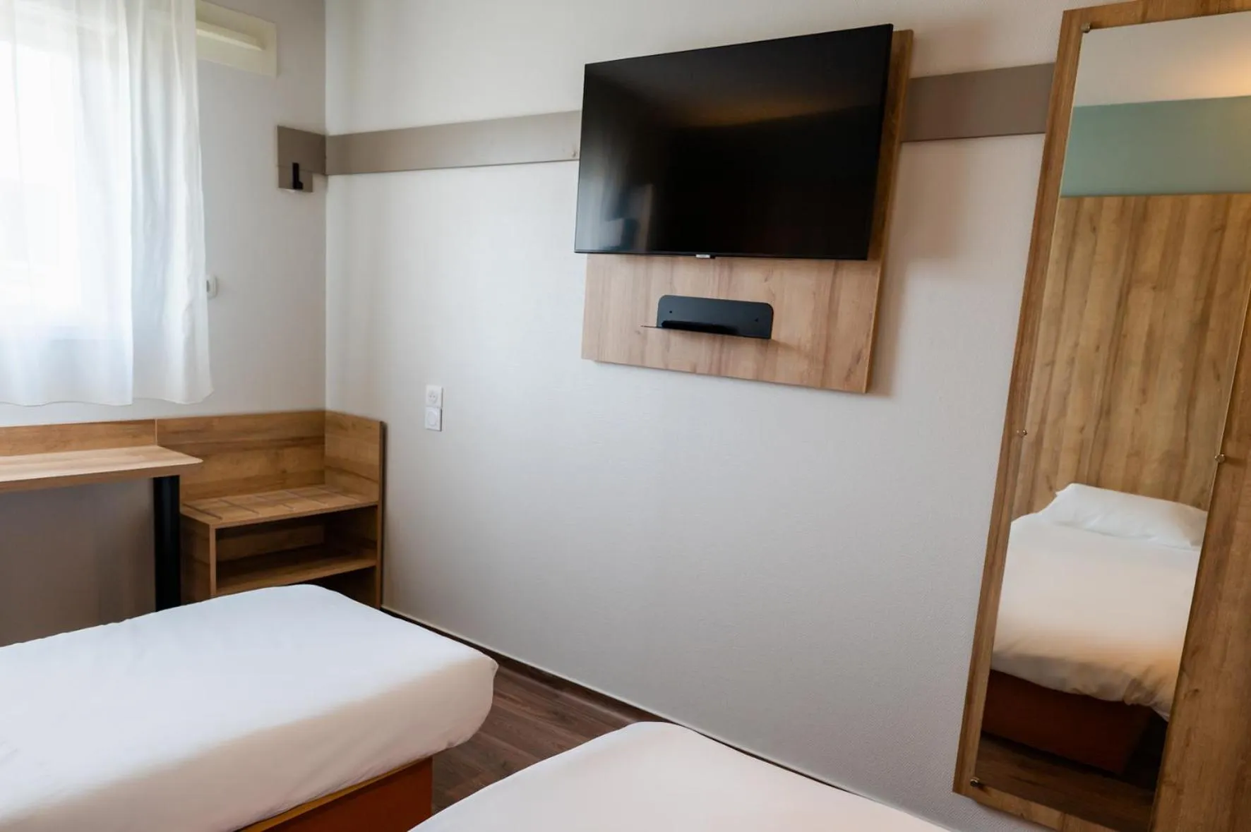 Bedroom, Bed in B&B HOTEL Pau Lescar