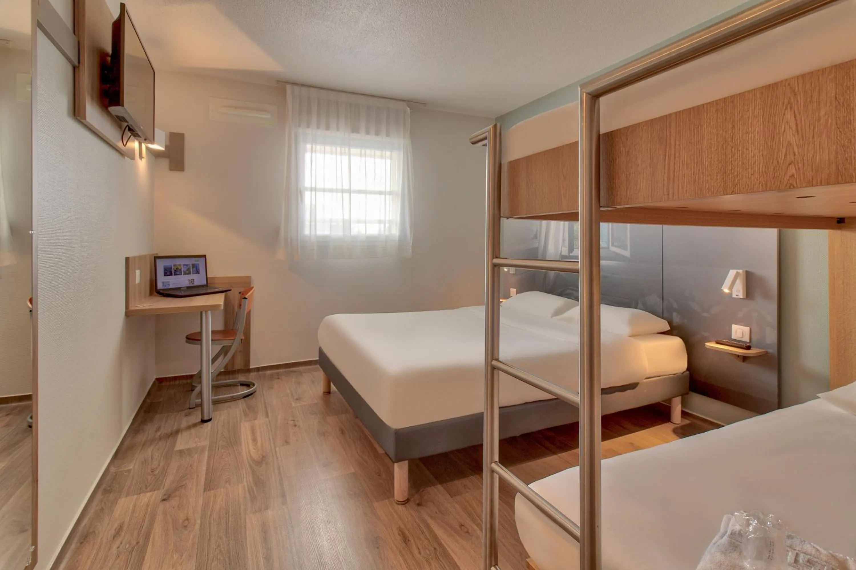 Bedroom, Bed in B&B HOTEL Pau Lescar