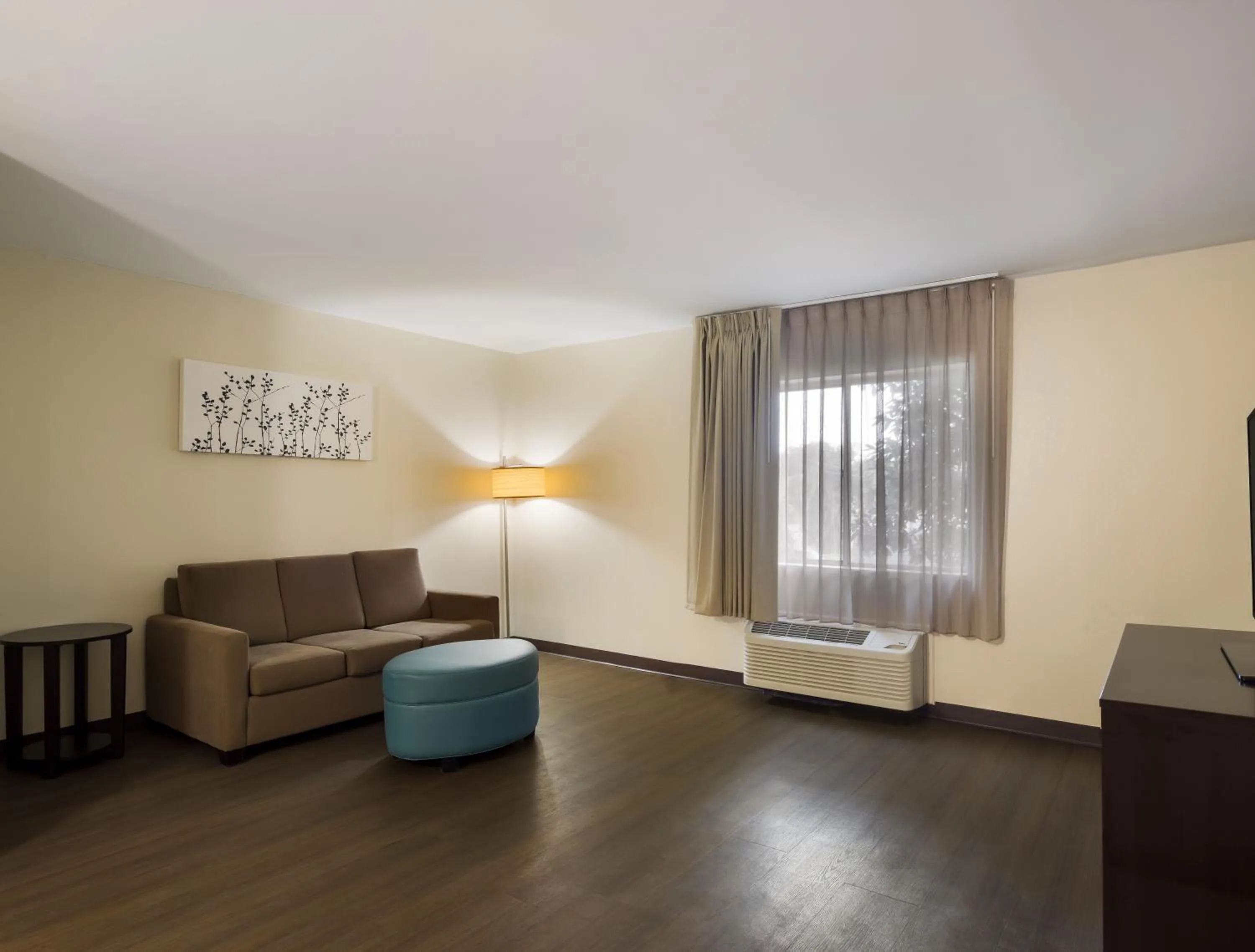 Seating area in Sleep Inn Savannah Midtown