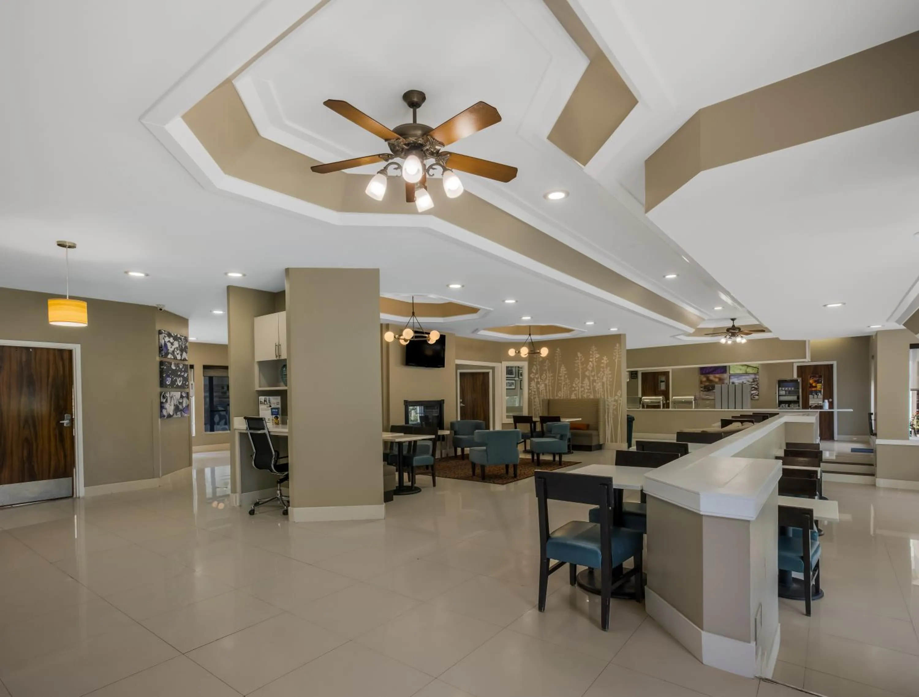 Restaurant/places to eat in Sleep Inn Savannah Midtown