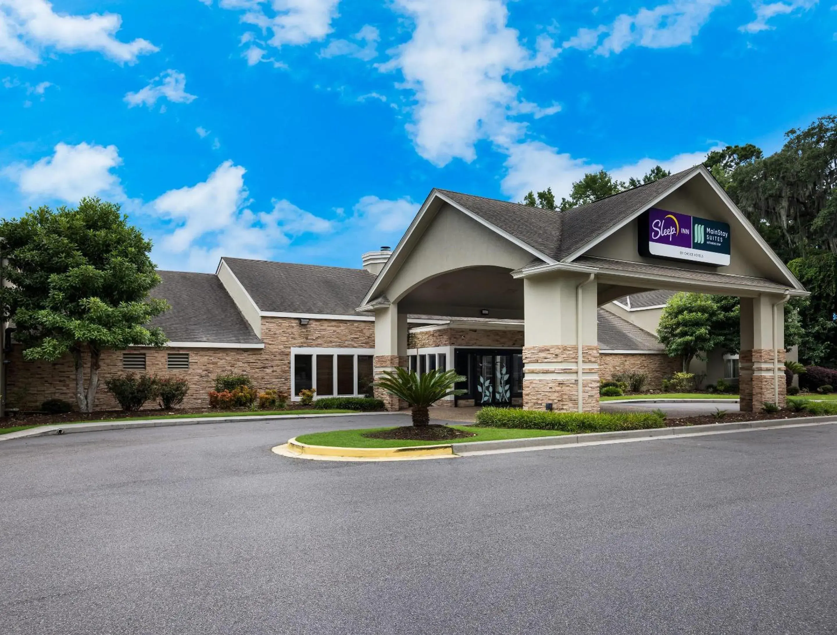 Property building in Sleep Inn Savannah Midtown Property building in Sleep Inn Savannah Midtown