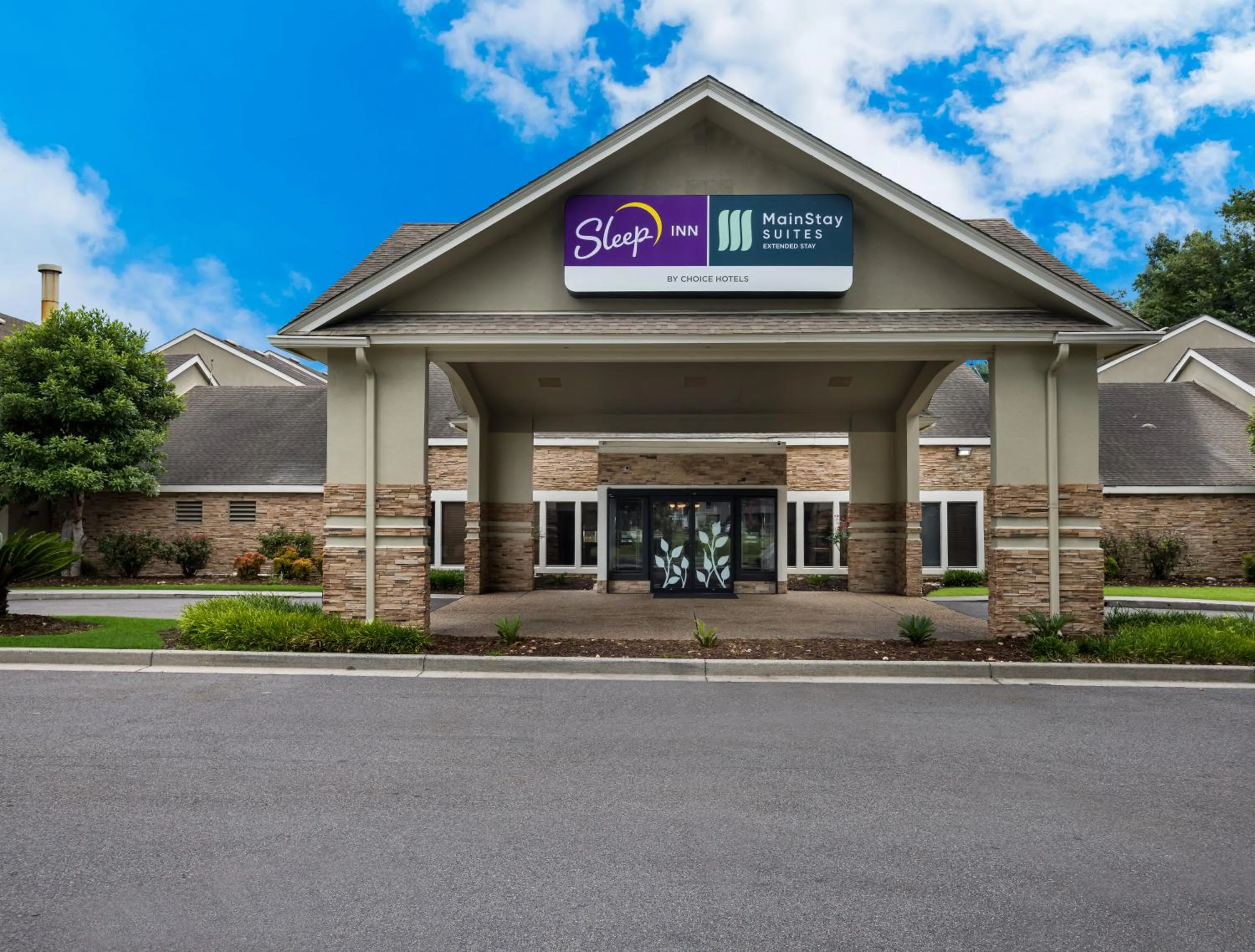 Property building in Sleep Inn Savannah Midtown