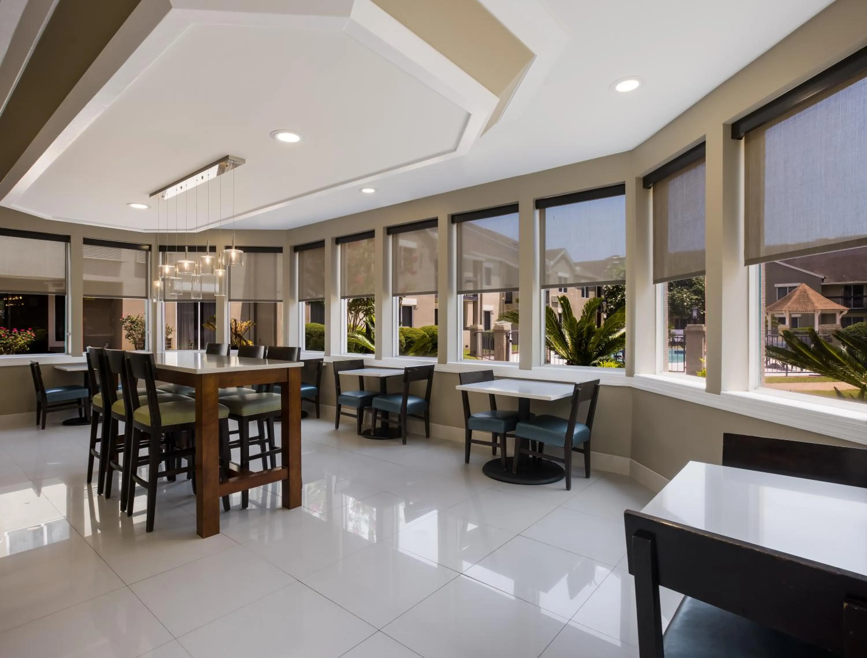 Restaurant/places to eat in Sleep Inn Savannah Midtown