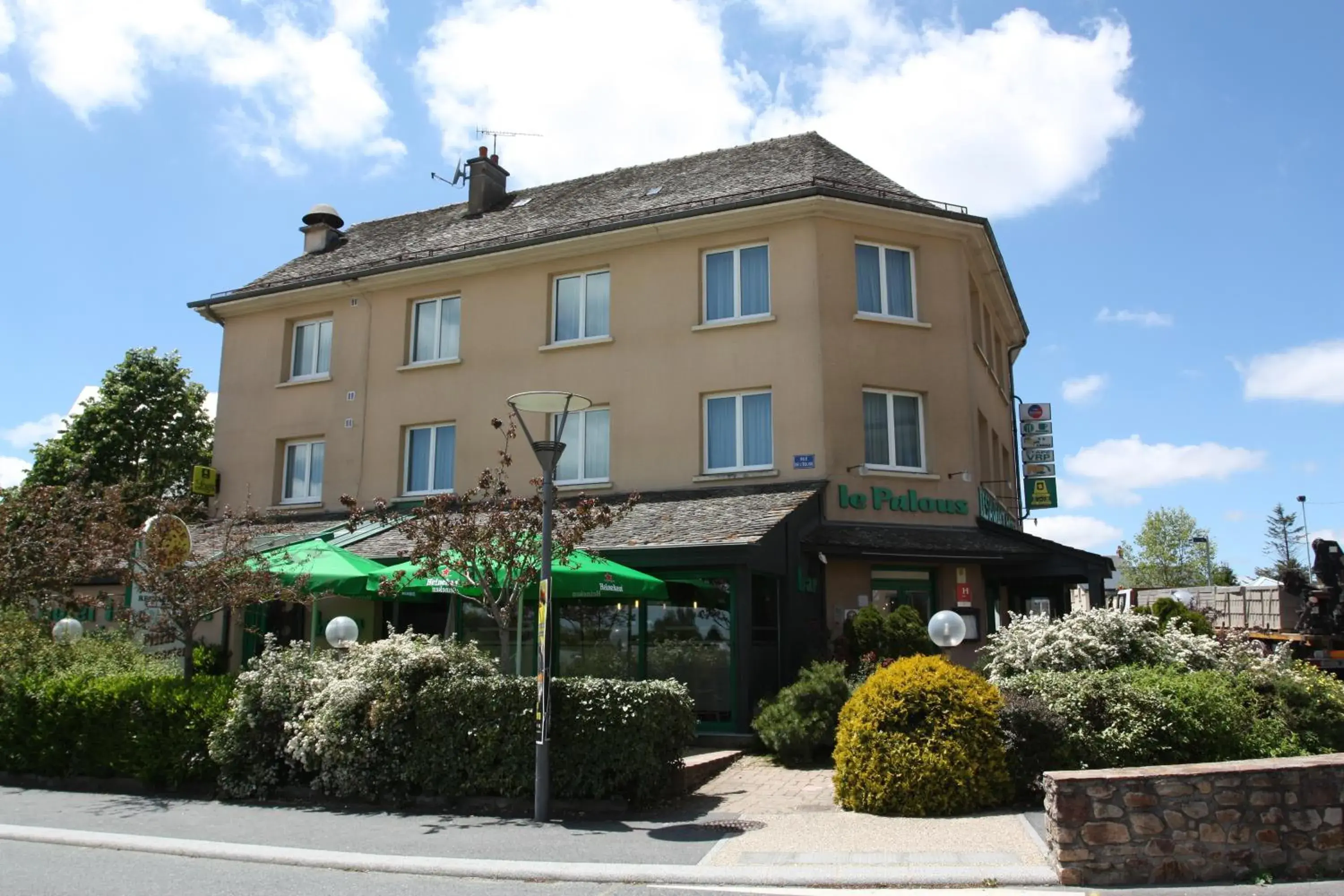 Property building in Logis Hôtel Restaurant Le Palous Property building in Logis Hôtel Restaurant Le Palous