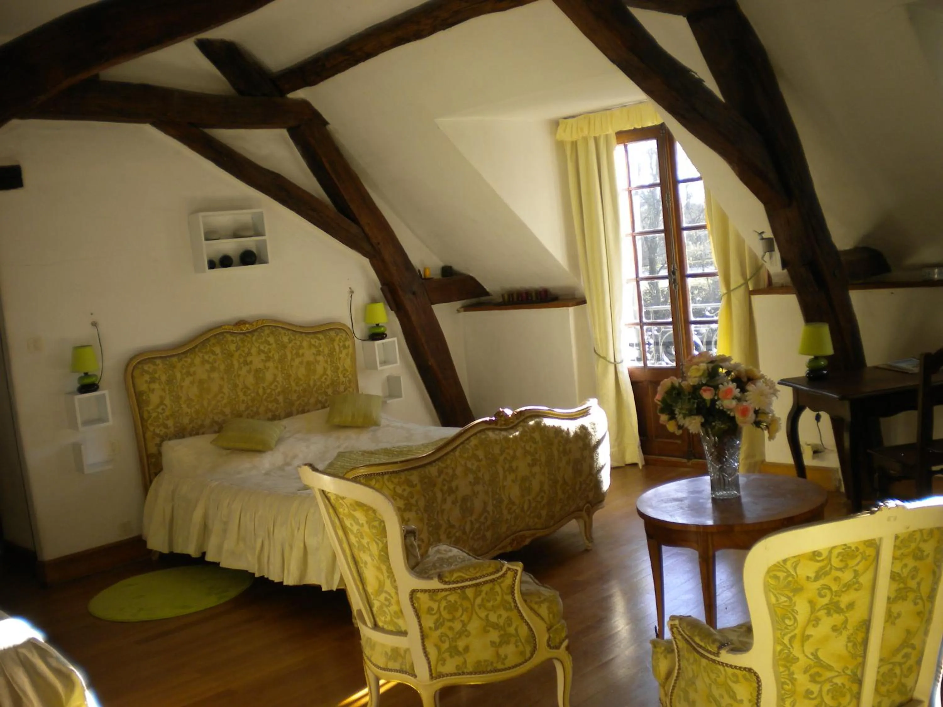 Photo of the whole room, Bed in Le Moulin Garnier