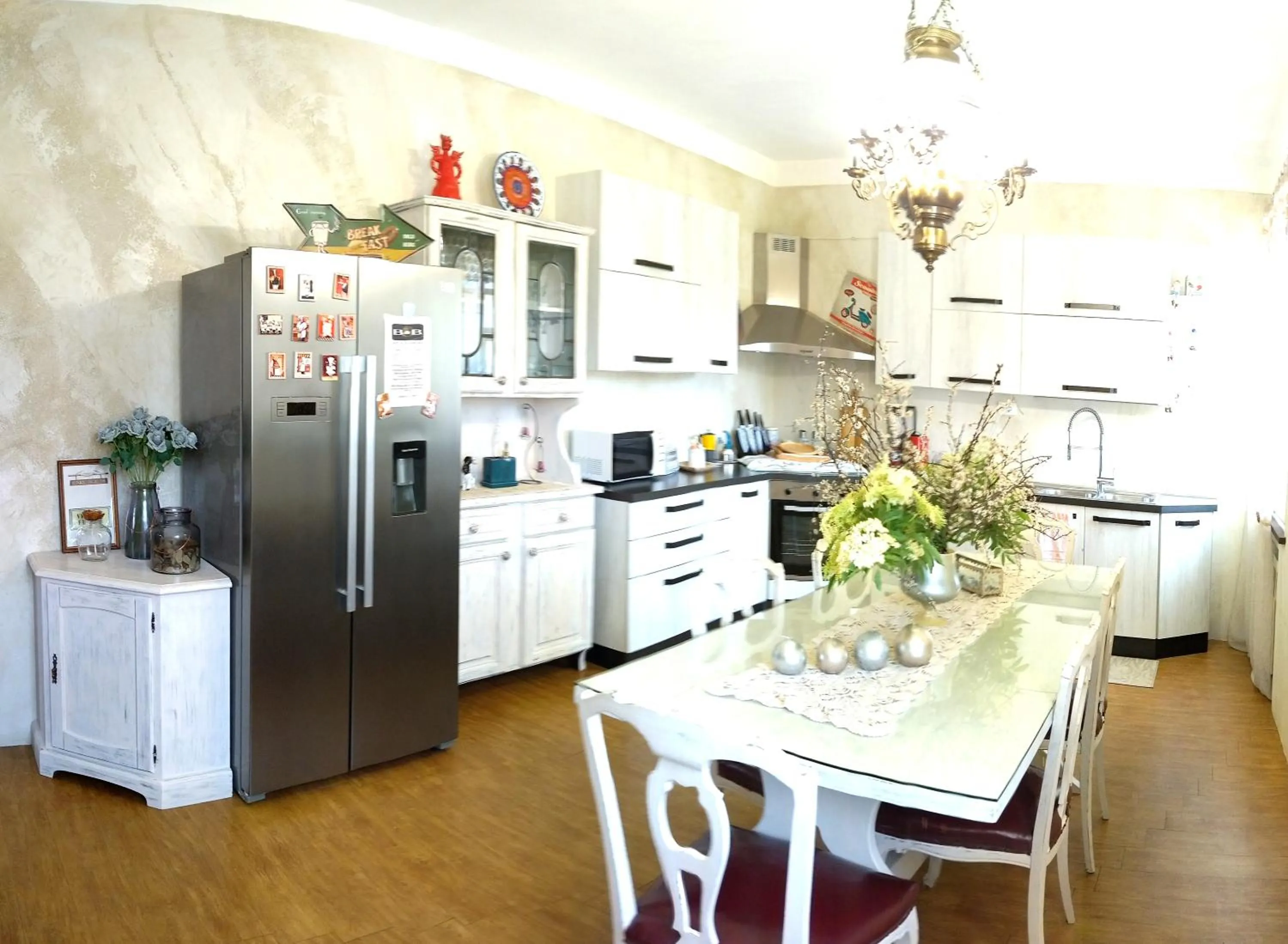 Kitchen or kitchenette in VILLA MOLINELLA