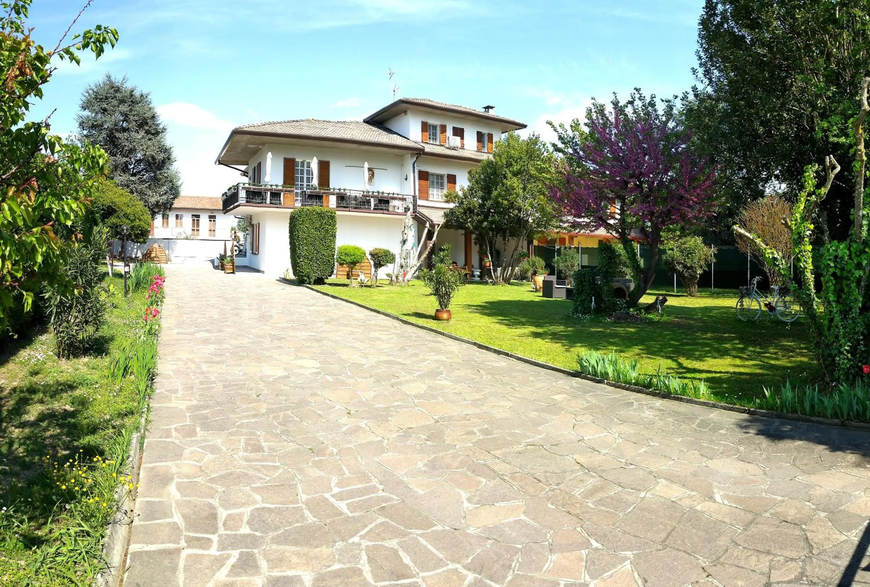 Property building in VILLA MOLINELLA