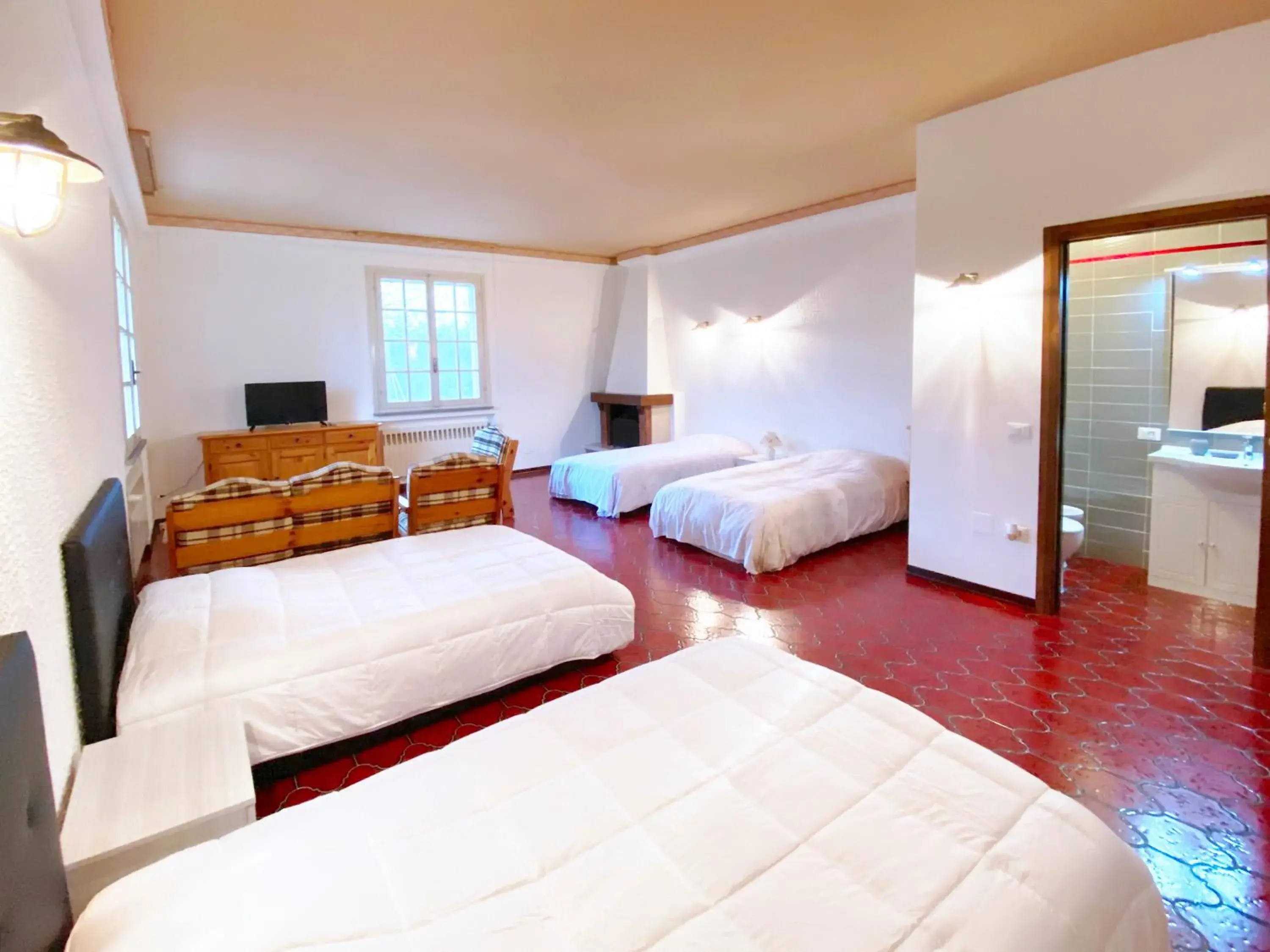 Comfort Quadruple Room in VILLA MOLINELLA Comfort Quadruple Room in VILLA MOLINELLA