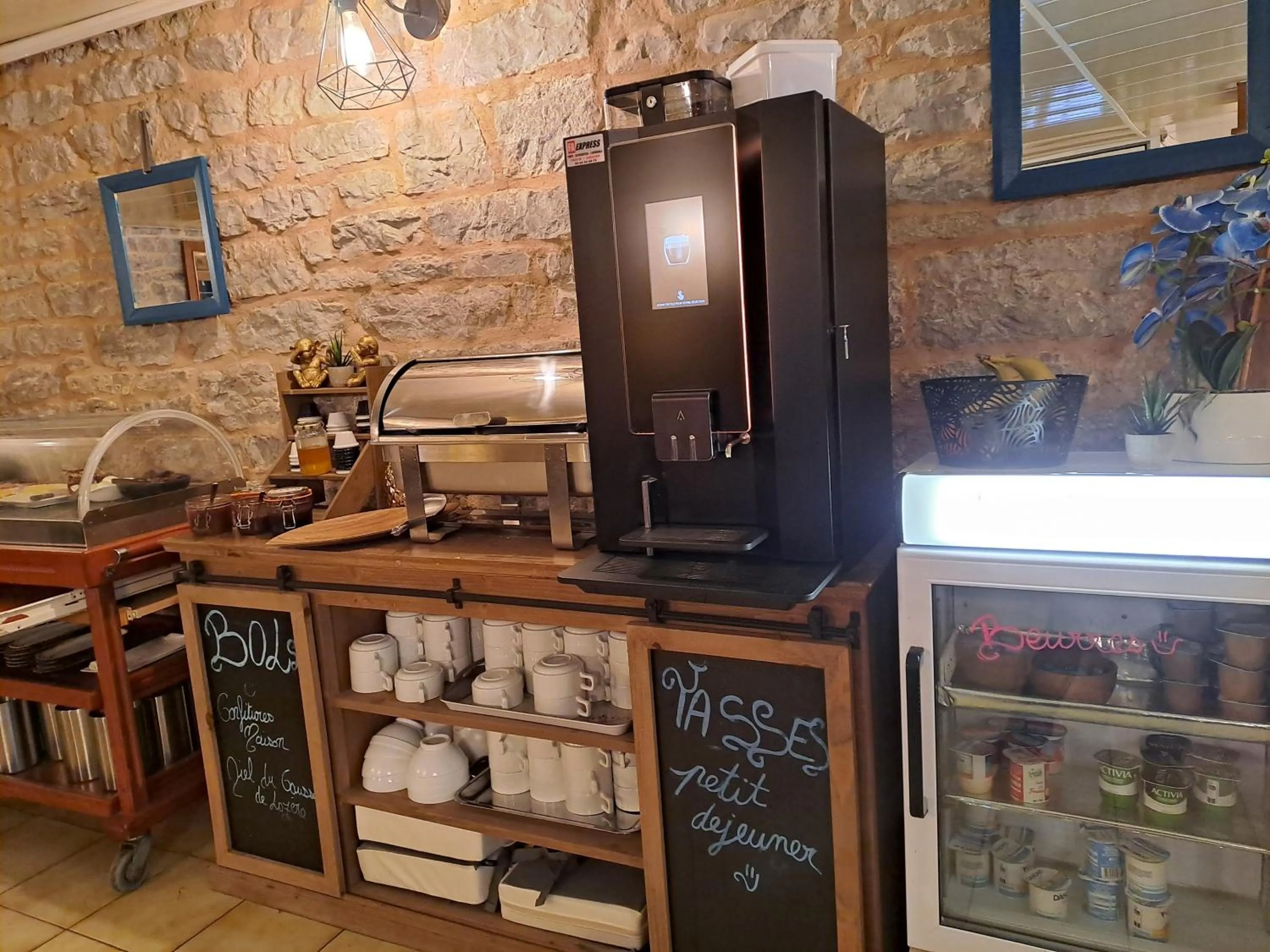 Buffet breakfast in Logis Hôtel restaurant Auberge de la Cascade