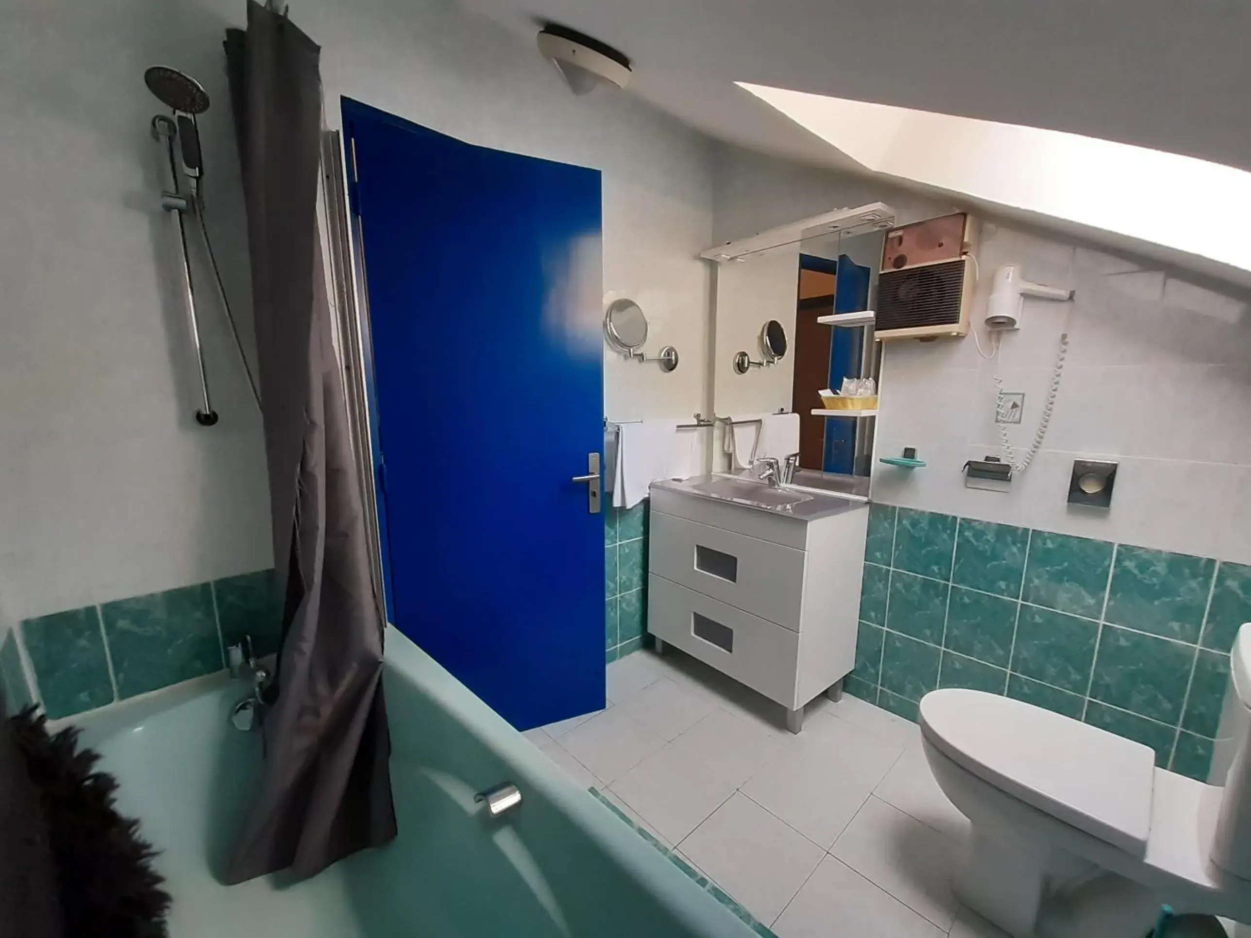 Family Room with Bath in Logis Hôtel restaurant Auberge de la Cascade Family Room with Bath in Logis Hôtel restaurant Auberge de la Cascade