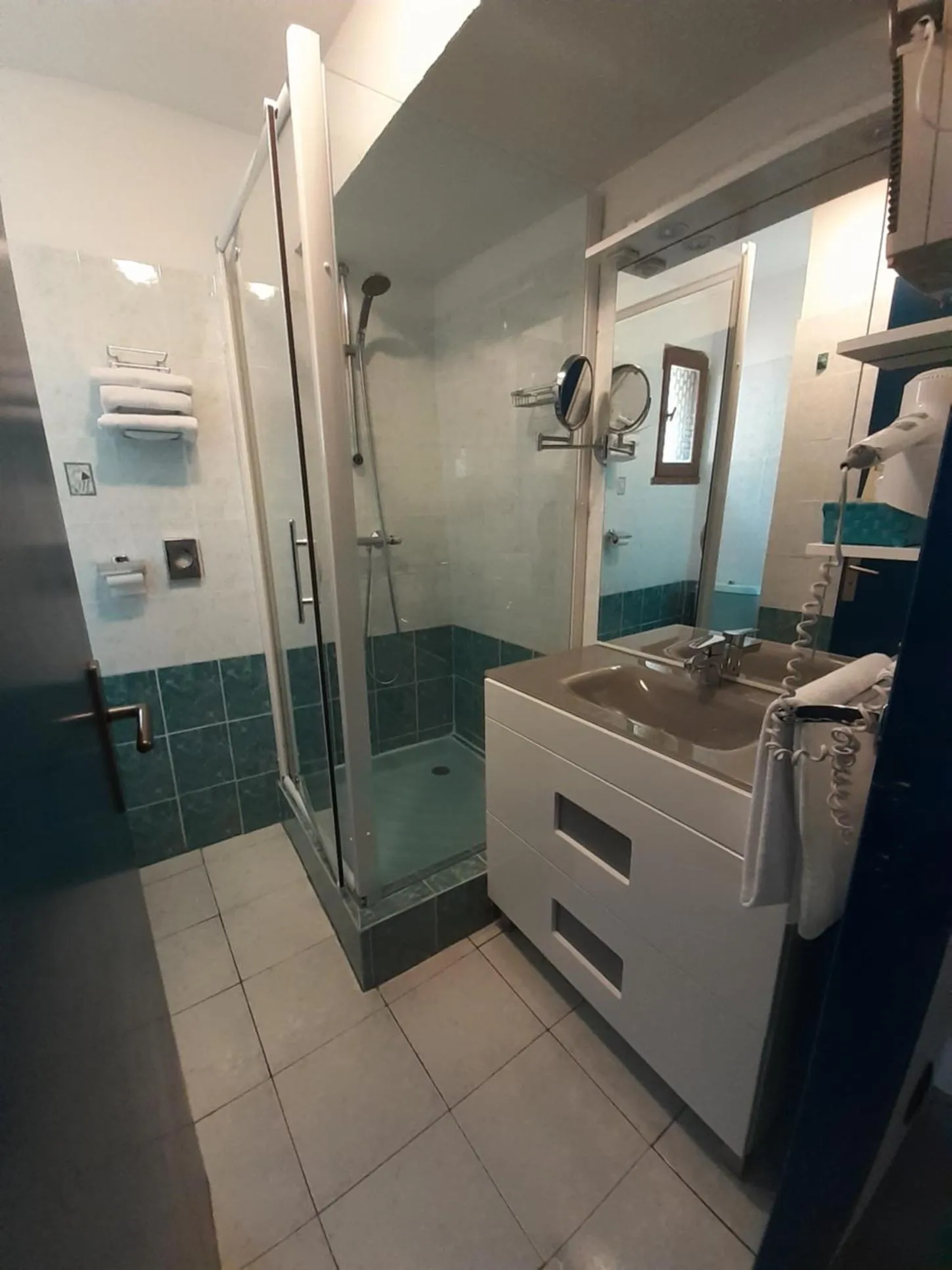 Bathroom in Logis Hôtel restaurant Auberge de la Cascade