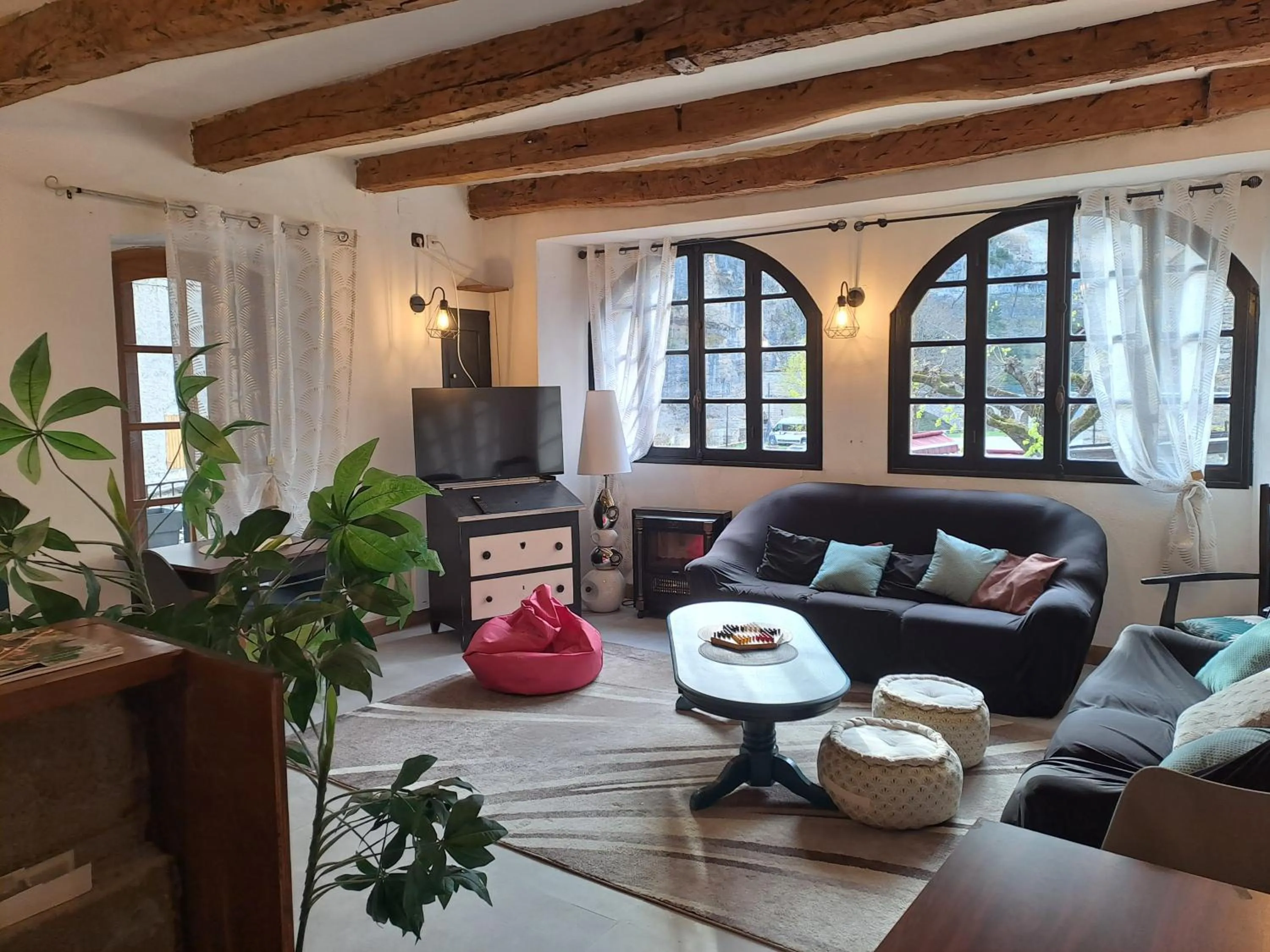 Communal lounge/ TV room in Logis Hôtel restaurant Auberge de la Cascade