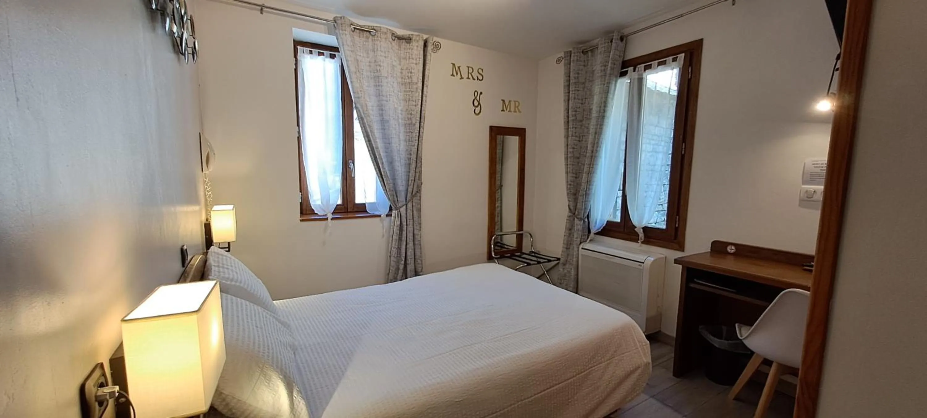 Bedroom, Bed in Logis Hôtel restaurant Auberge de la Cascade