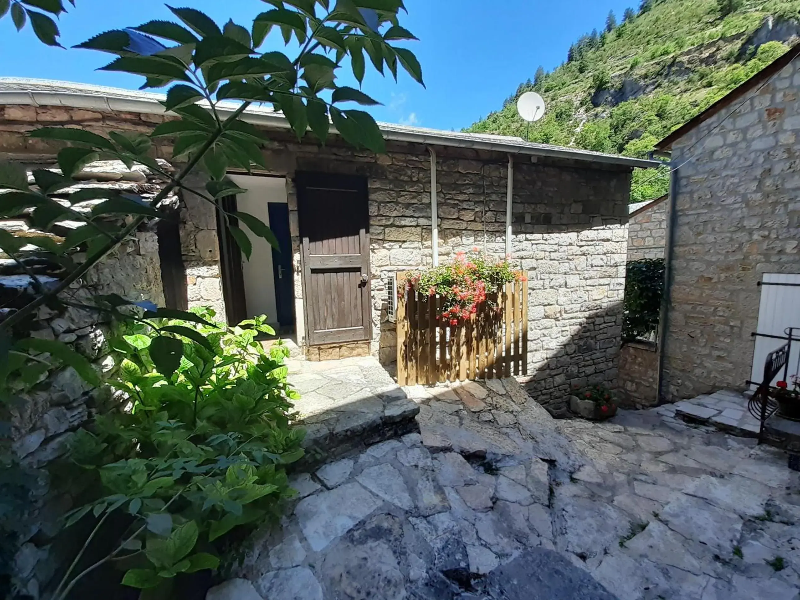 Double or Twin Room in Logis Hôtel restaurant Auberge de la Cascade Double or Twin Room in Logis Hôtel restaurant Auberge de la Cascade