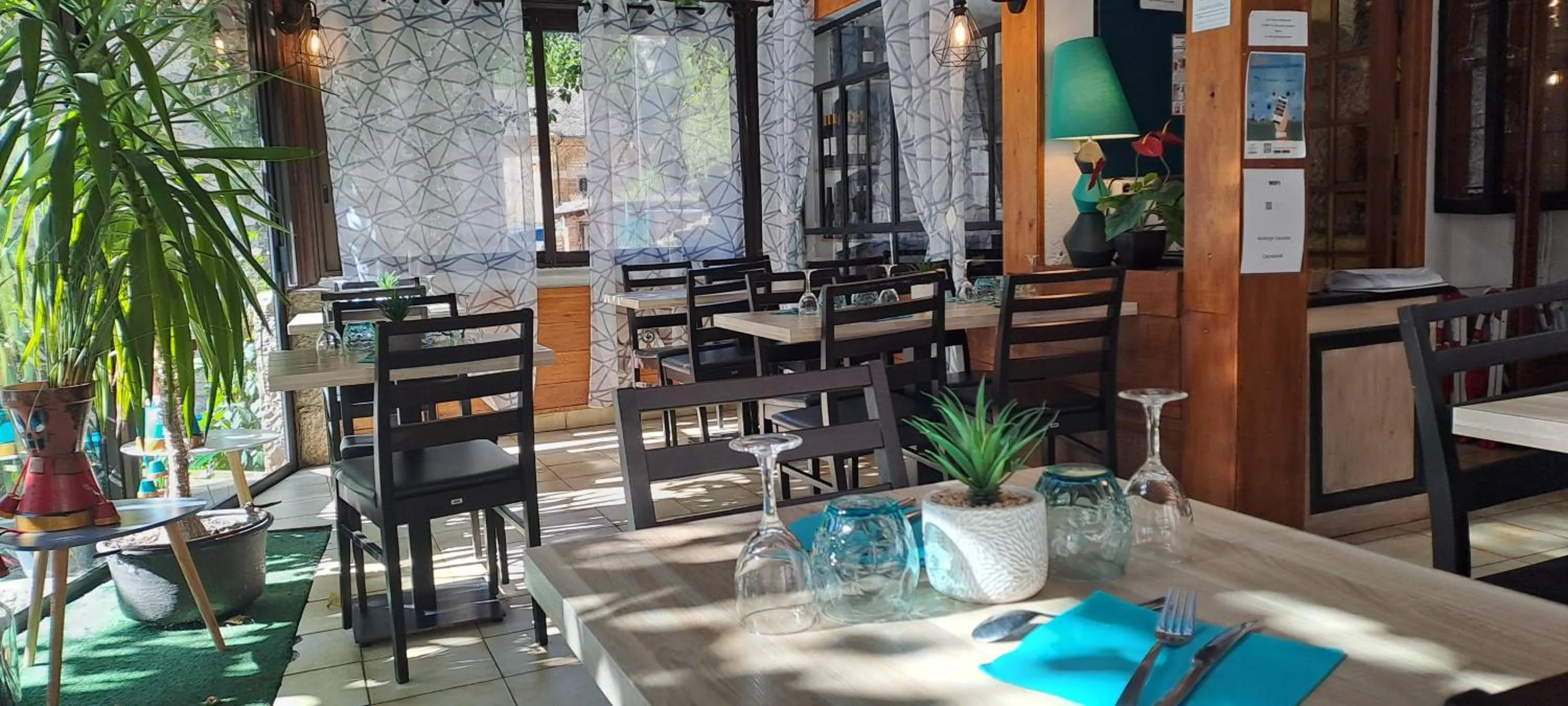 Restaurant/places to eat in Logis Hôtel restaurant Auberge de la Cascade