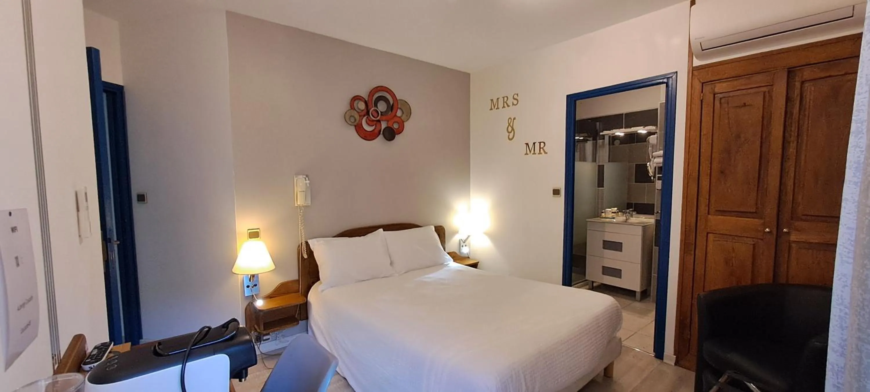 Bedroom, Bed in Logis Hôtel restaurant Auberge de la Cascade