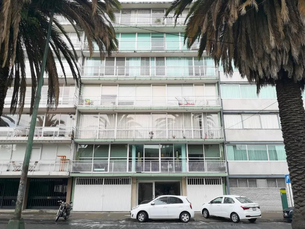 Facade/entrance in Caravansaro Vazquez de Mella 347 Polanco