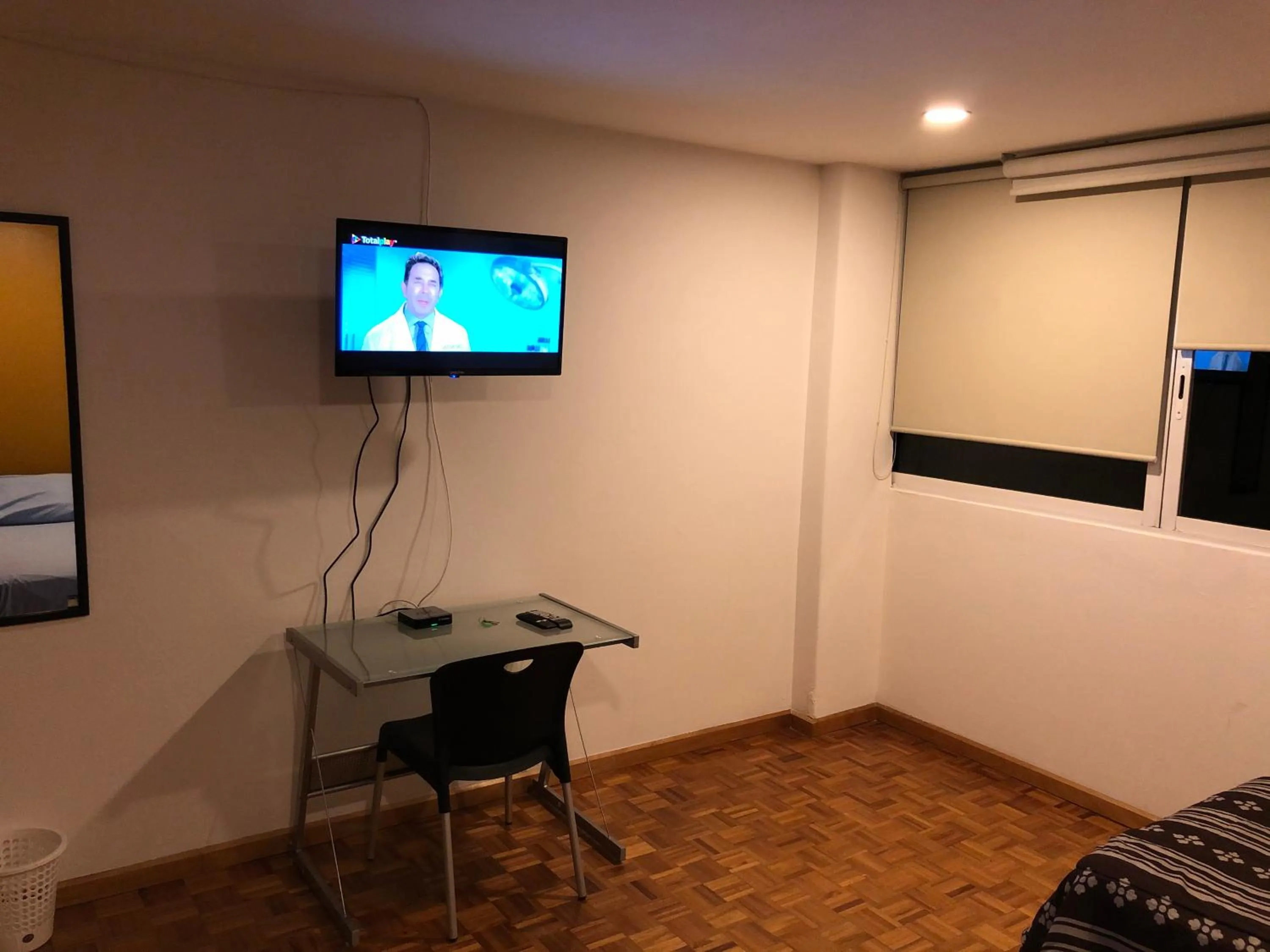 TV and multimedia, Bed in Caravansaro Vazquez de Mella 347 Polanco