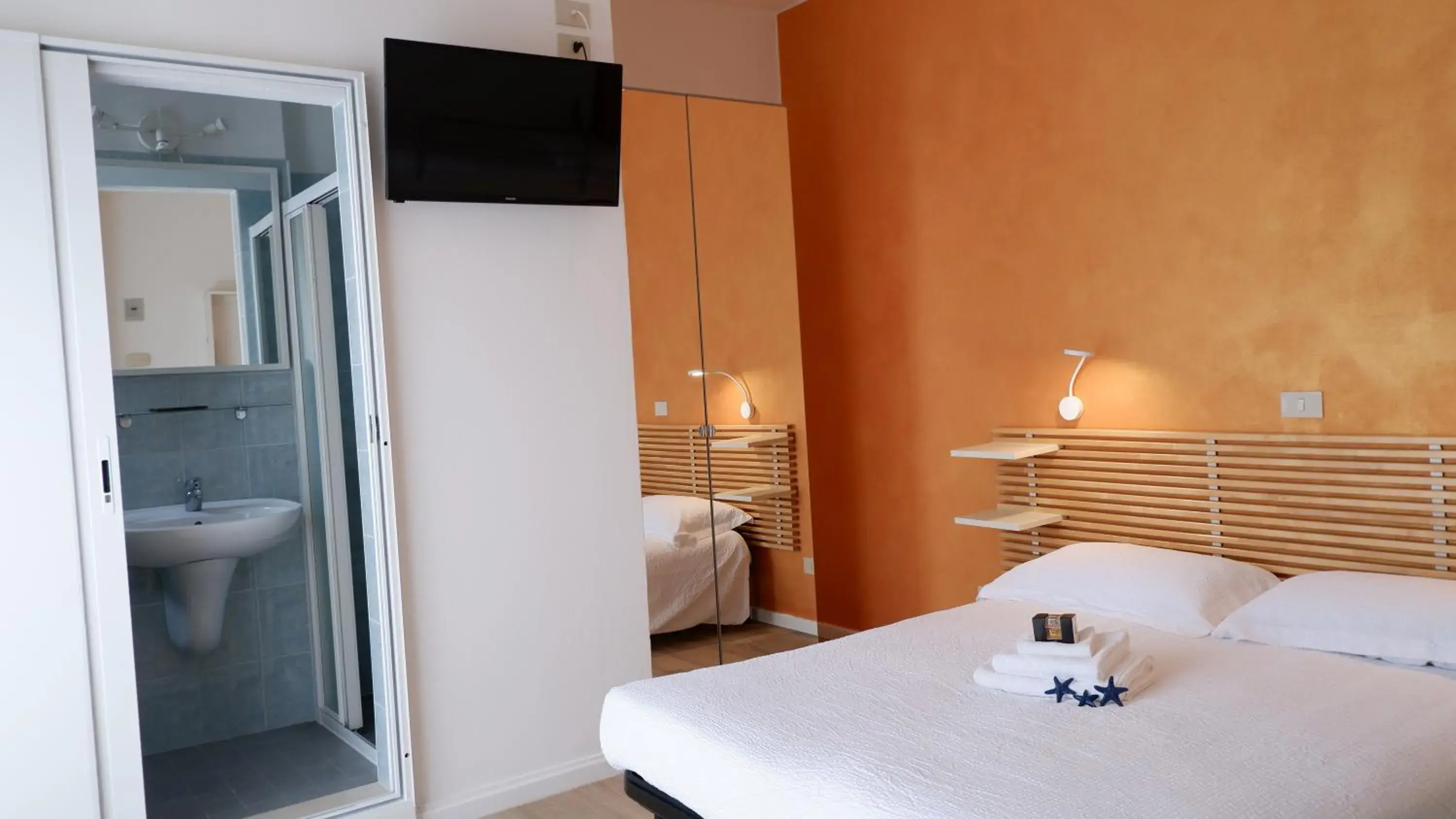 Triple Room with Balcony in Hotel Venezuela Triple Room with Balcony in Hotel Venezuela