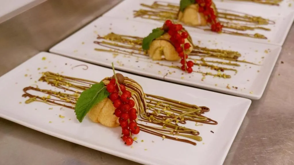 Restaurant/places to eat in Hotel Venezuela