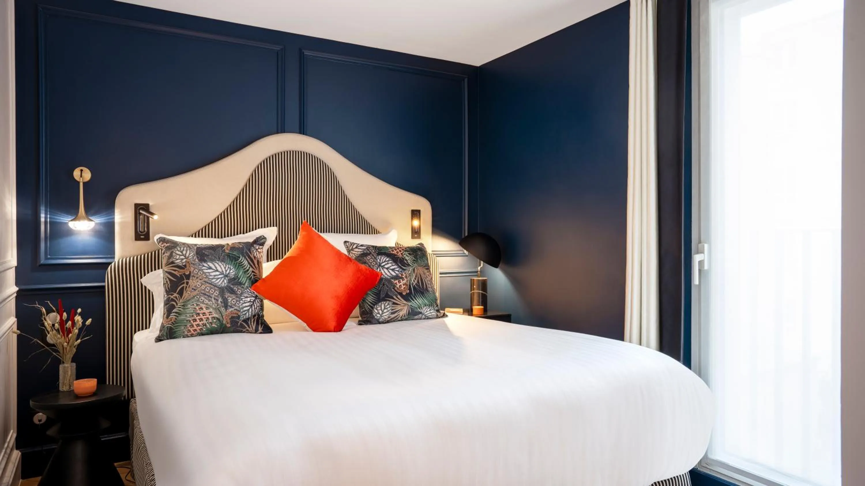 Bed in Residhome Paris Opéra