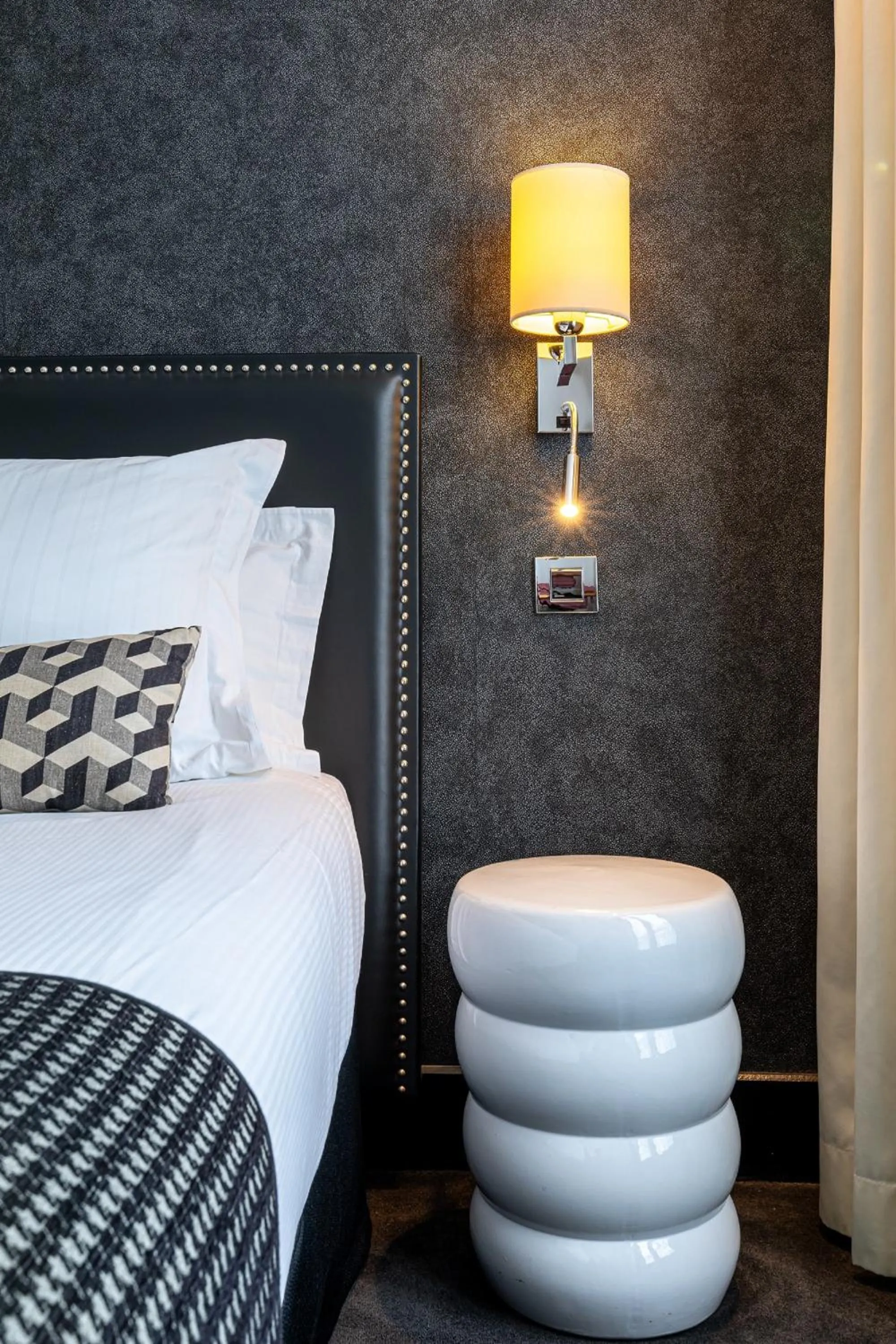 Decorative detail, Bed in Hôtel Diva Opera