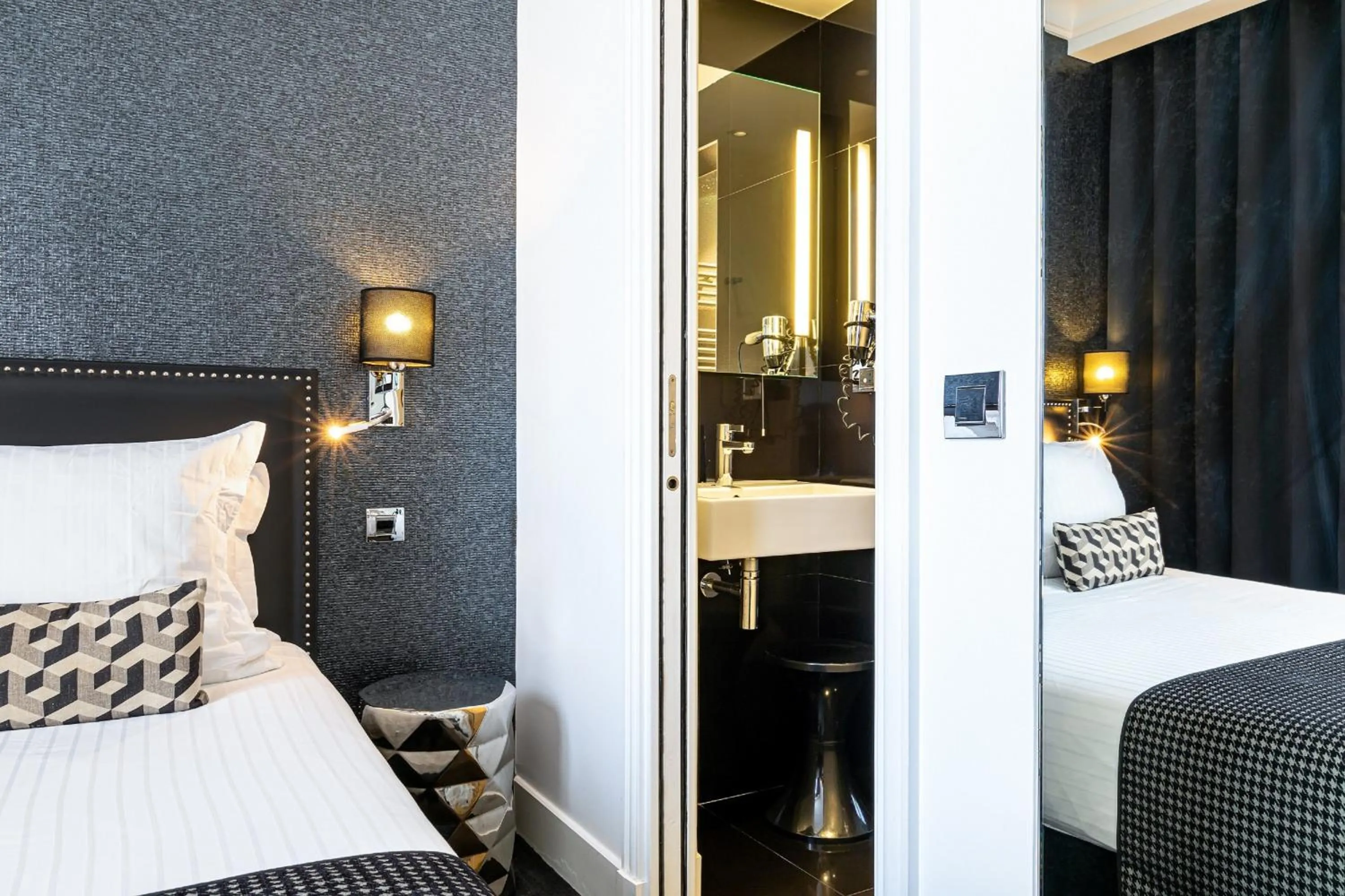 Bedroom, Bed in Hôtel Diva Opera