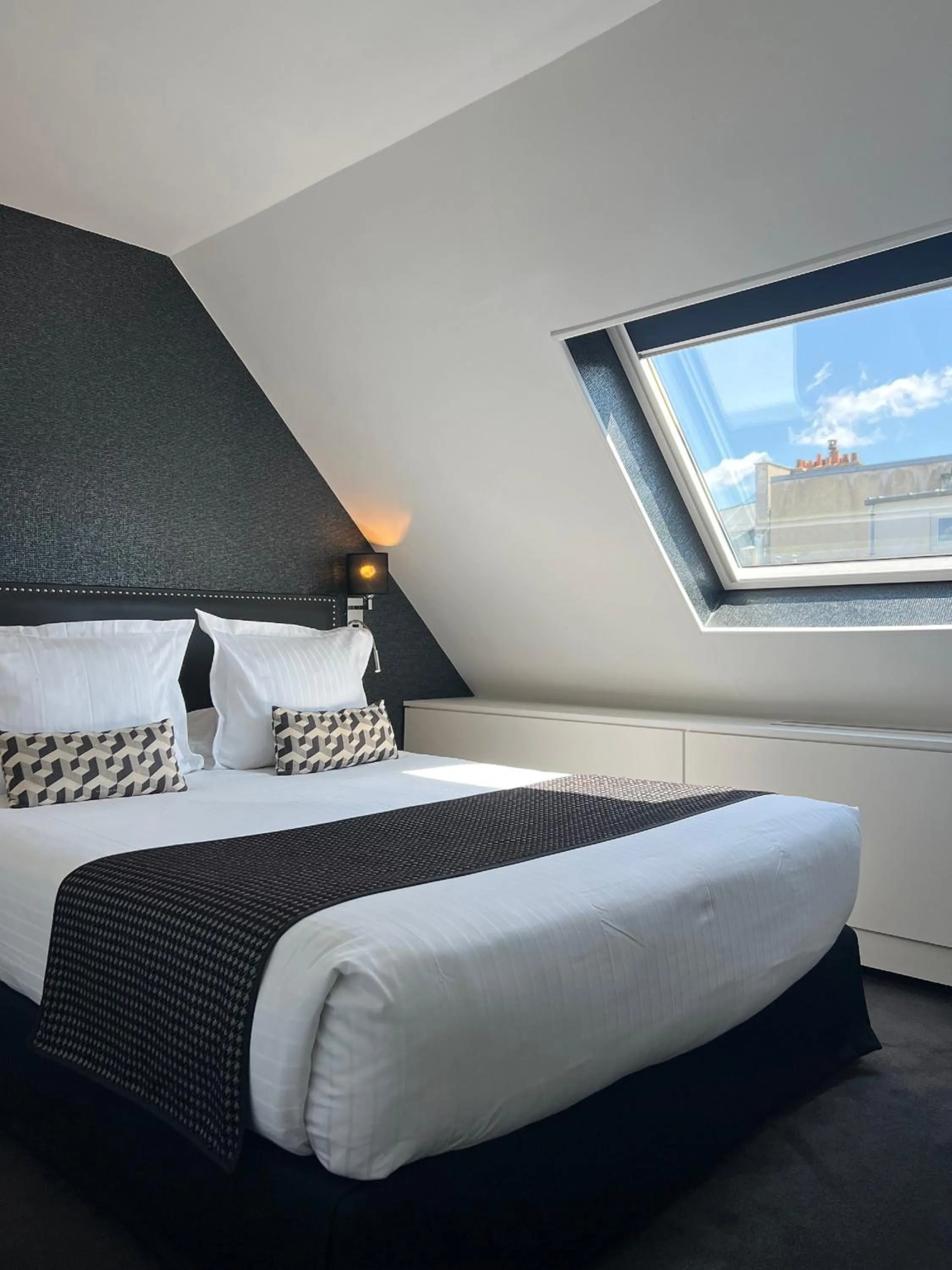 Photo of the whole room, Bed in Hôtel Diva Opera