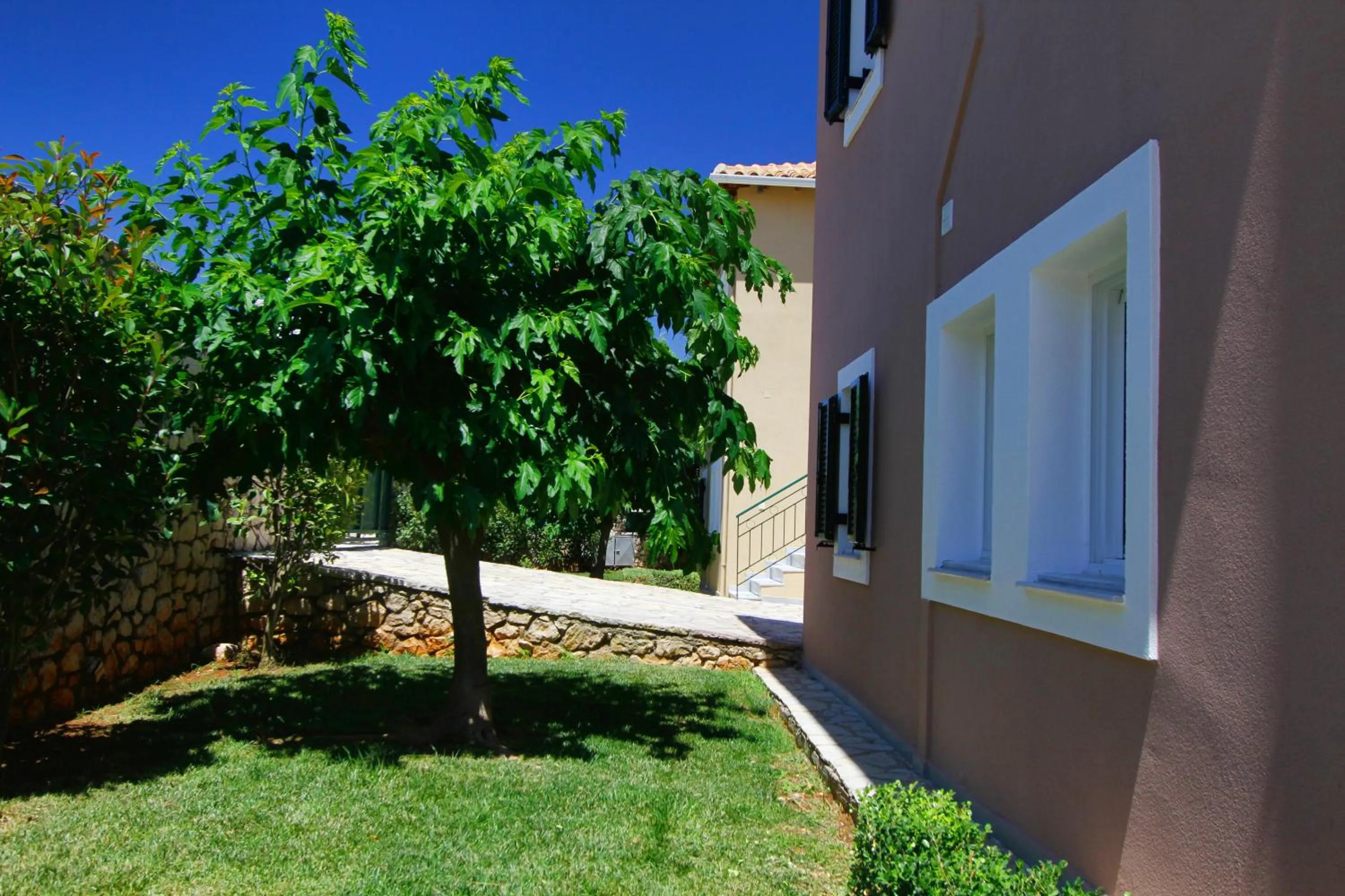 Facade/entrance in Saint Thomas Village