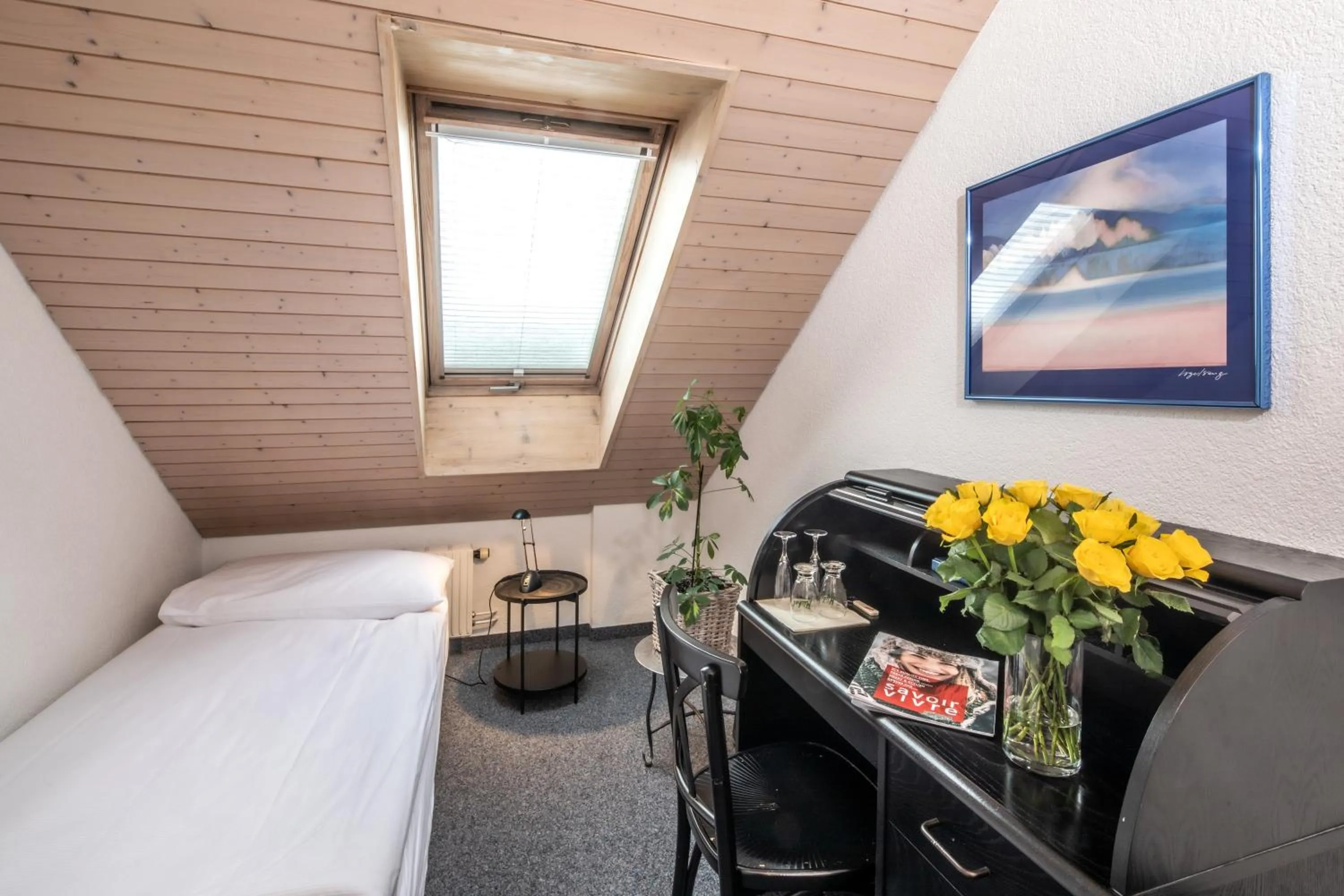 Bed in Gasthof Enge Self Check-In Hotel